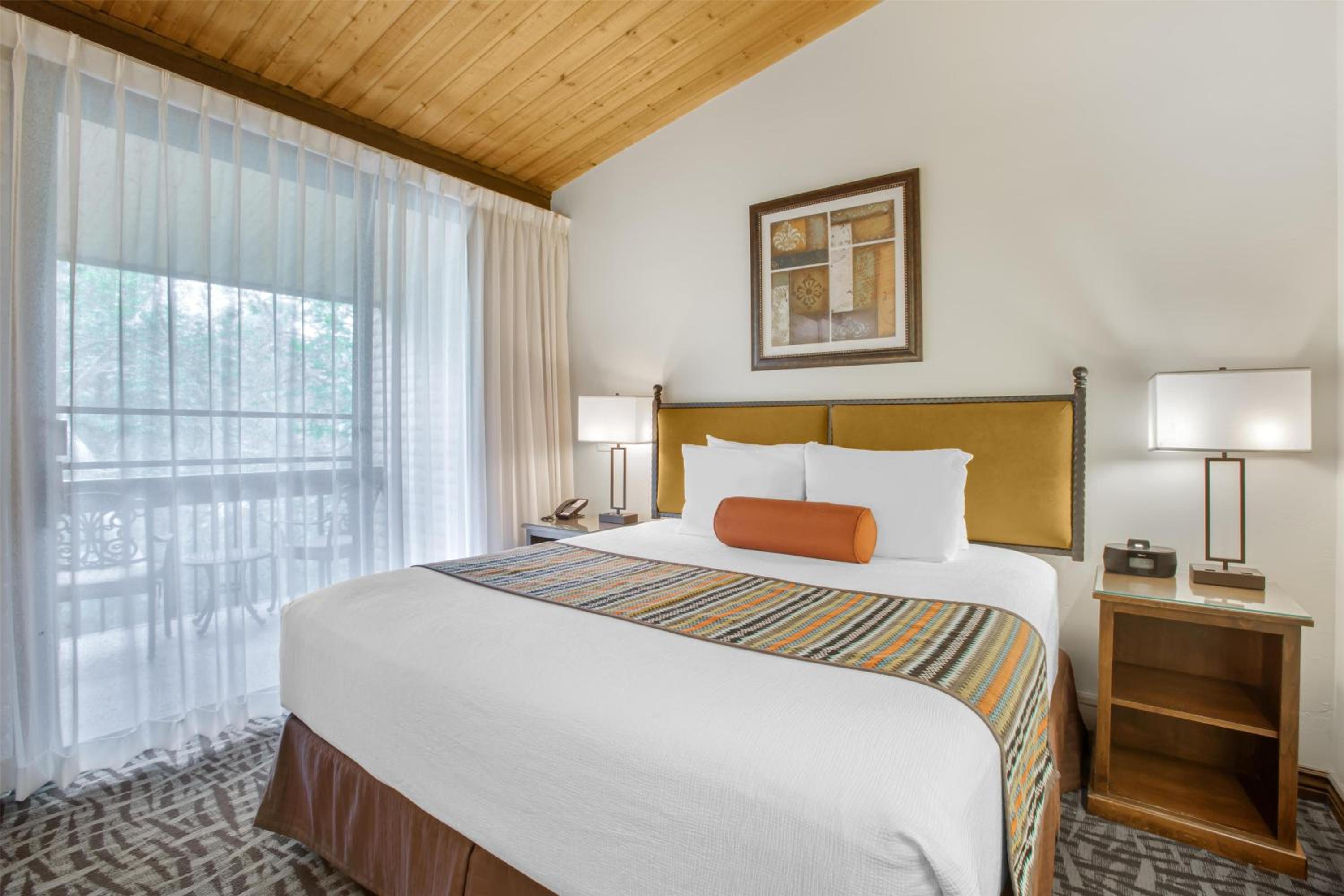 Two-Bedroom Villa with One King Bed, One Queen Bed and One Sofa Bed - Two Floors/Non-Smoking
