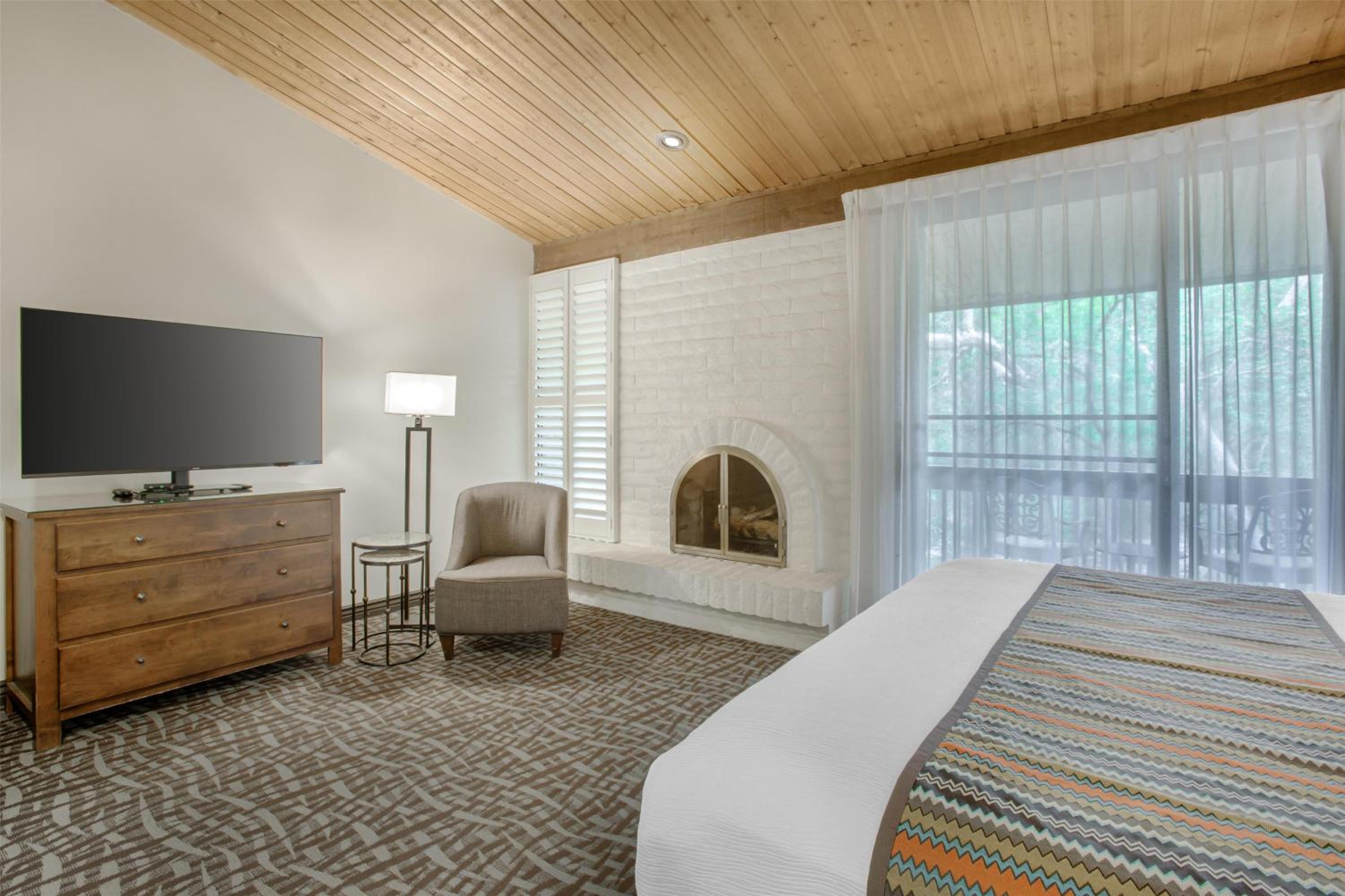 Two-Bedroom Villa with One King Bed, One Queen Bed and One Sofa Bed - Two Floors/Non-Smoking