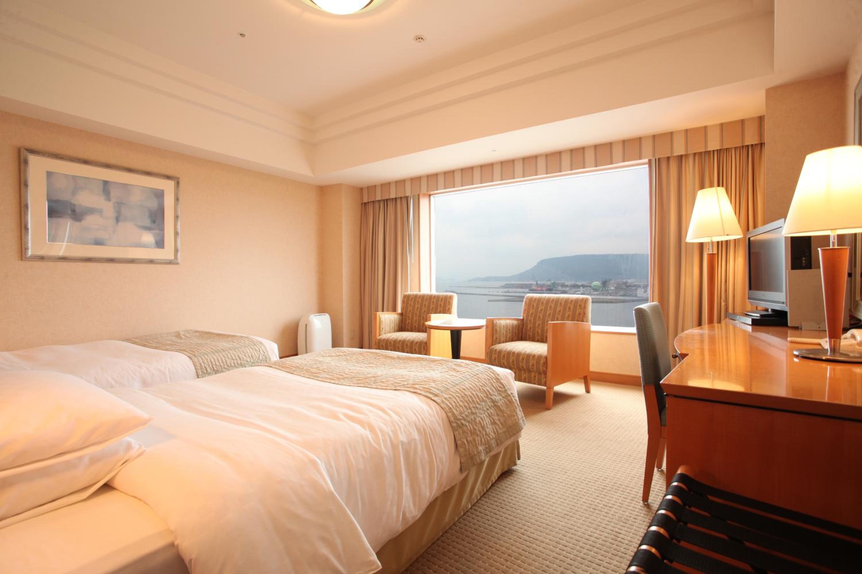 Standard Twin Room (6F-10F) - Non-Smoking - Photo 5