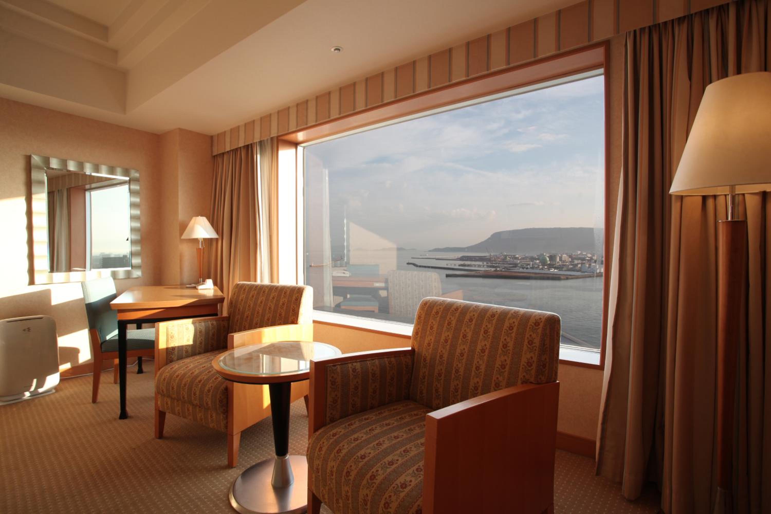 Standard Twin Room (6F-10F) - Non-Smoking - Photo 4