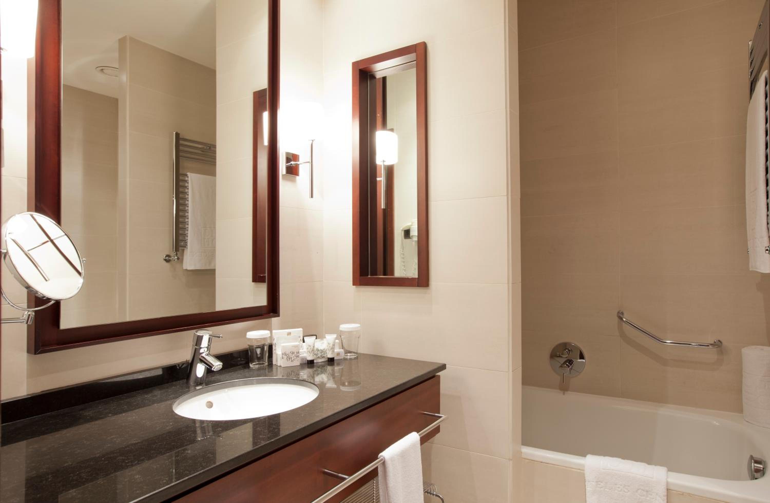Superior Double Room with Extra Bed thumbnail 5