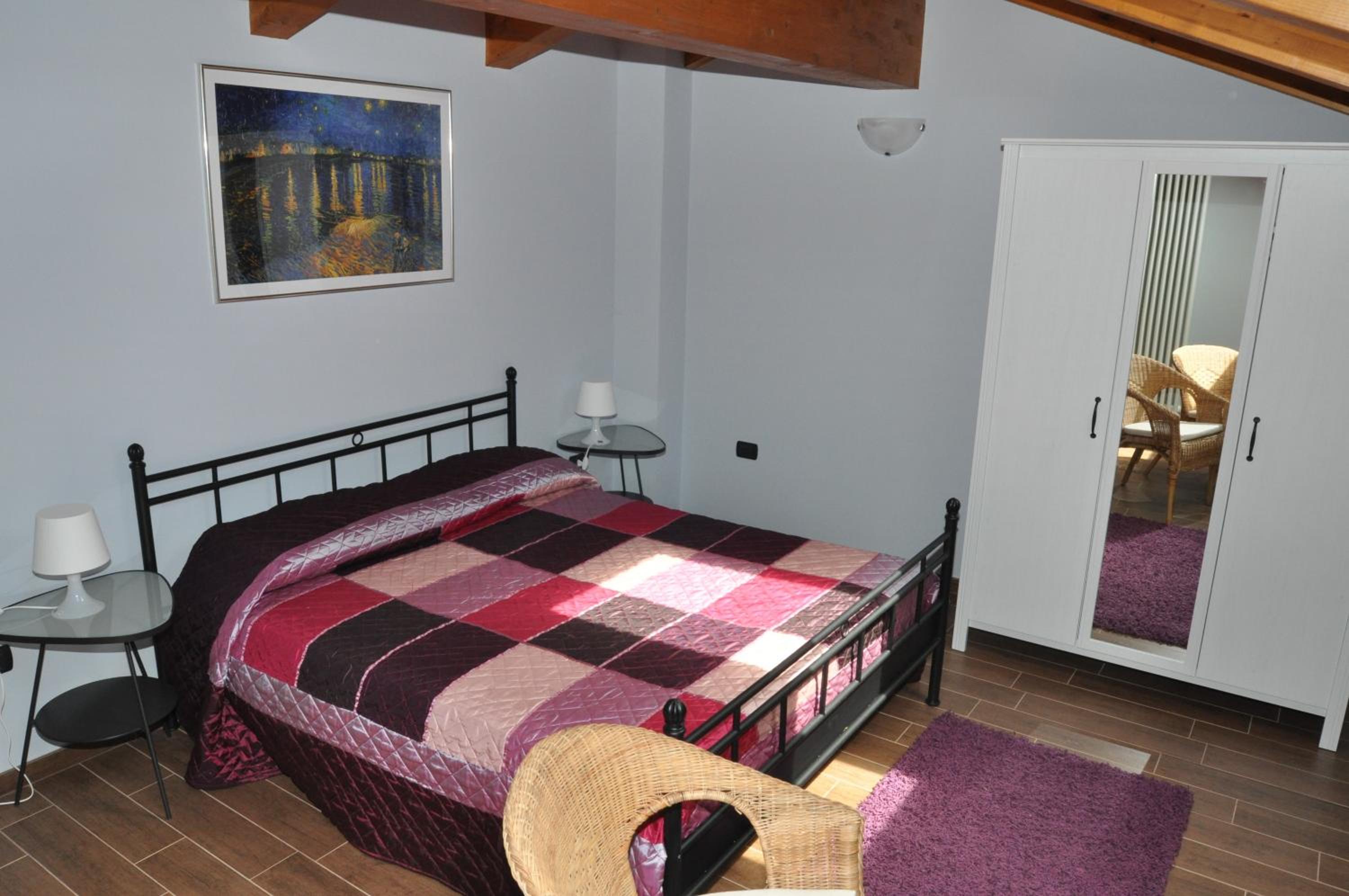 One-Bedroom Apartment photo 1