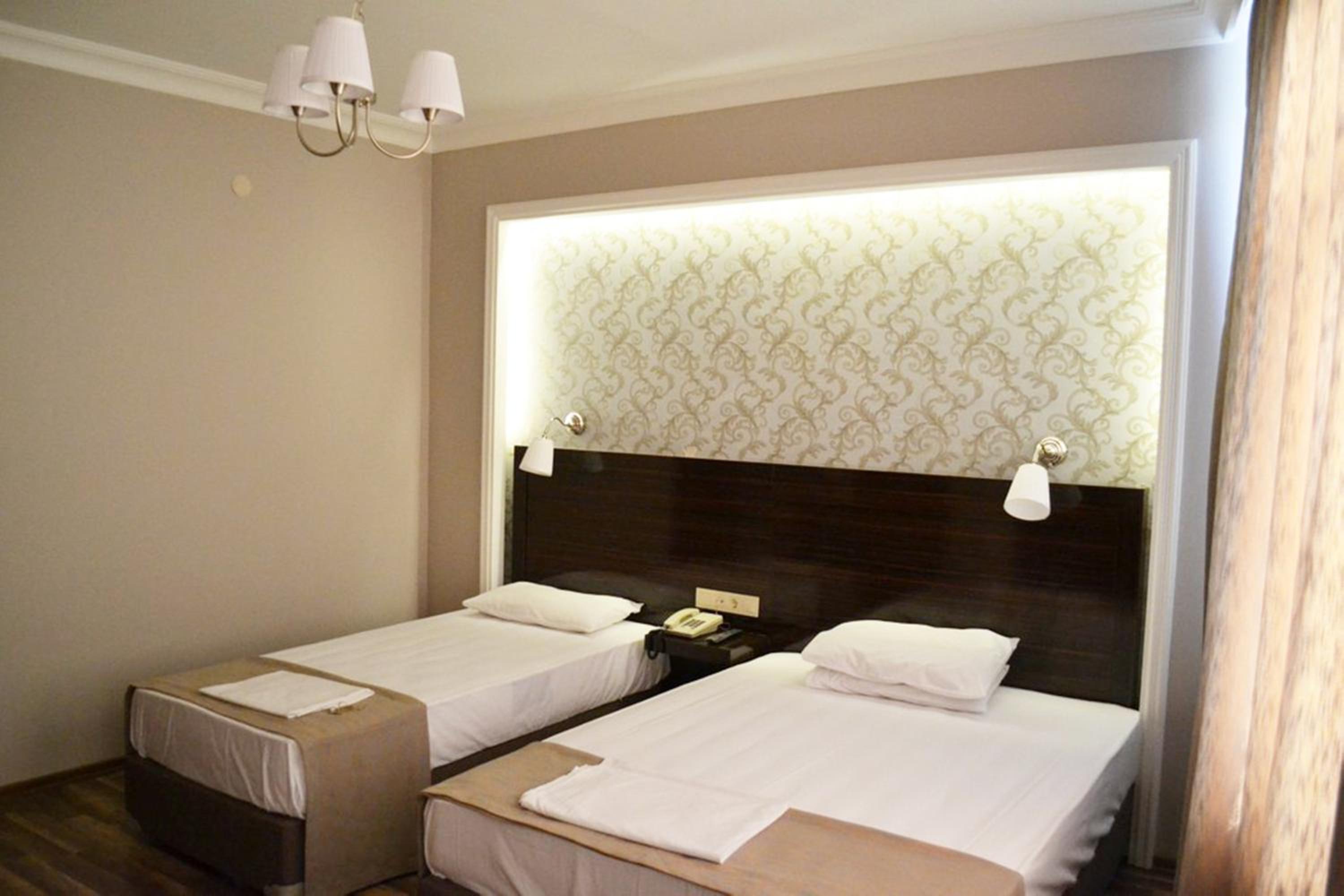 Economy Triple Room photo 3