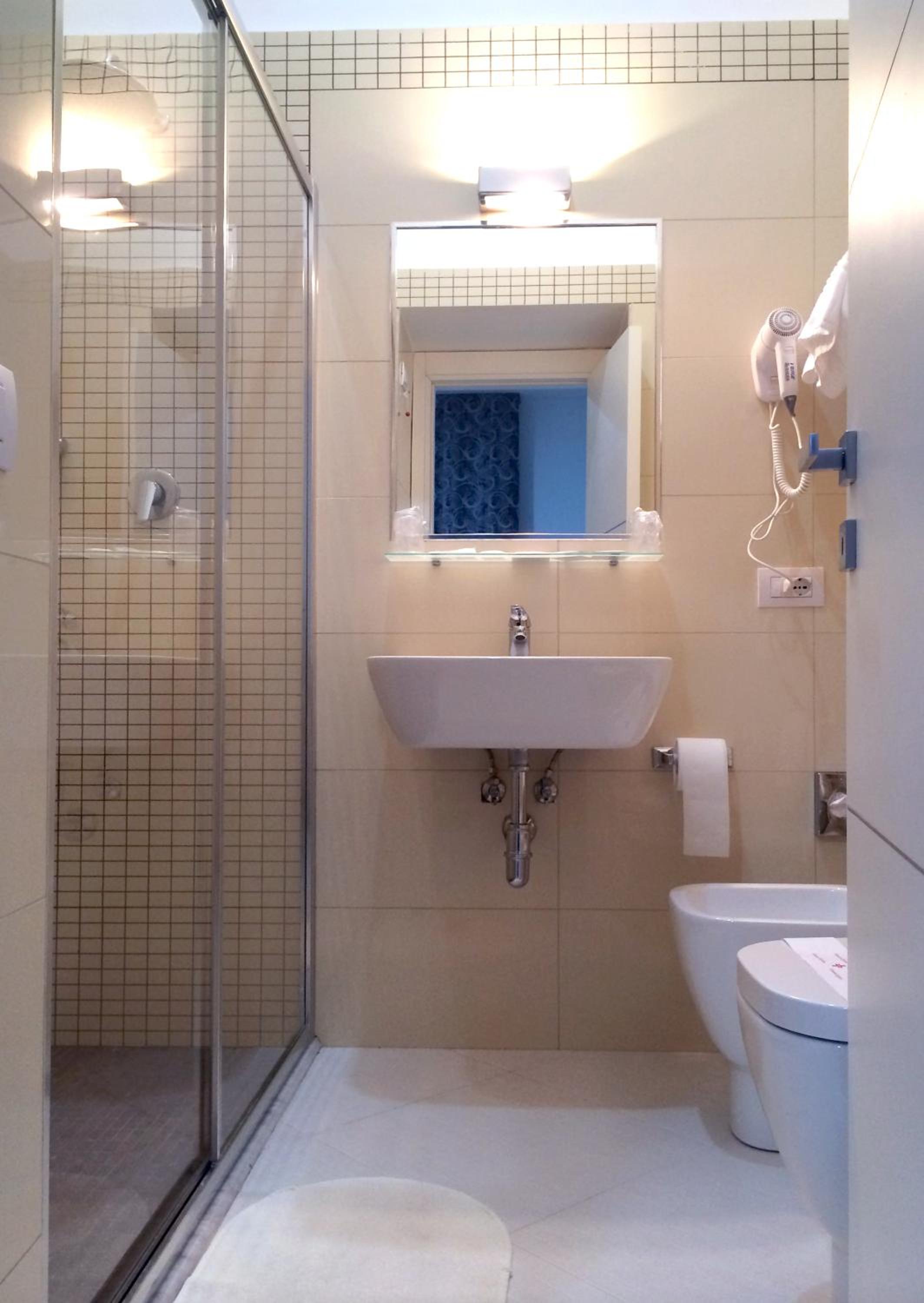 Double Room - Photo 12