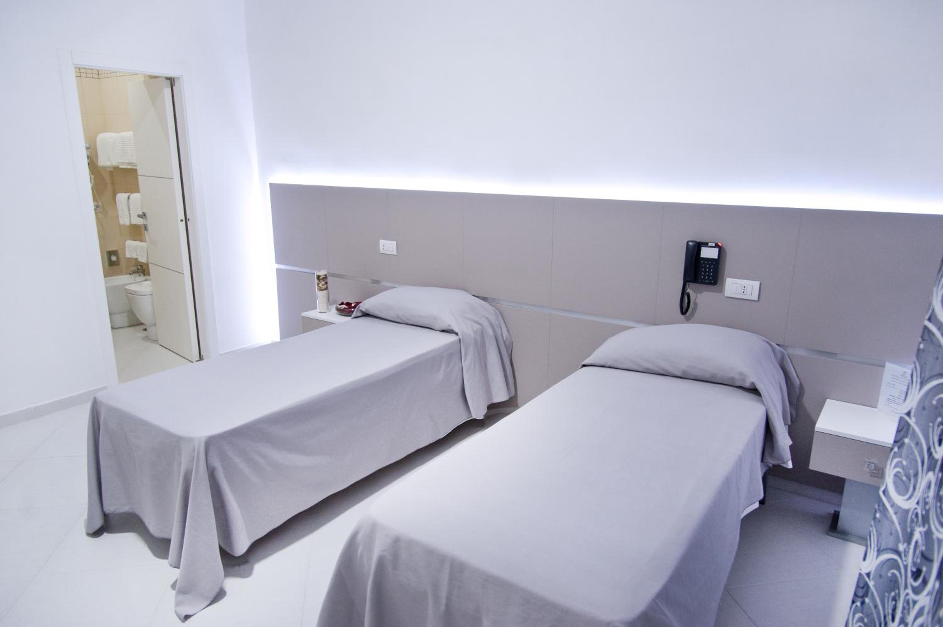 Double Room - Photo 5