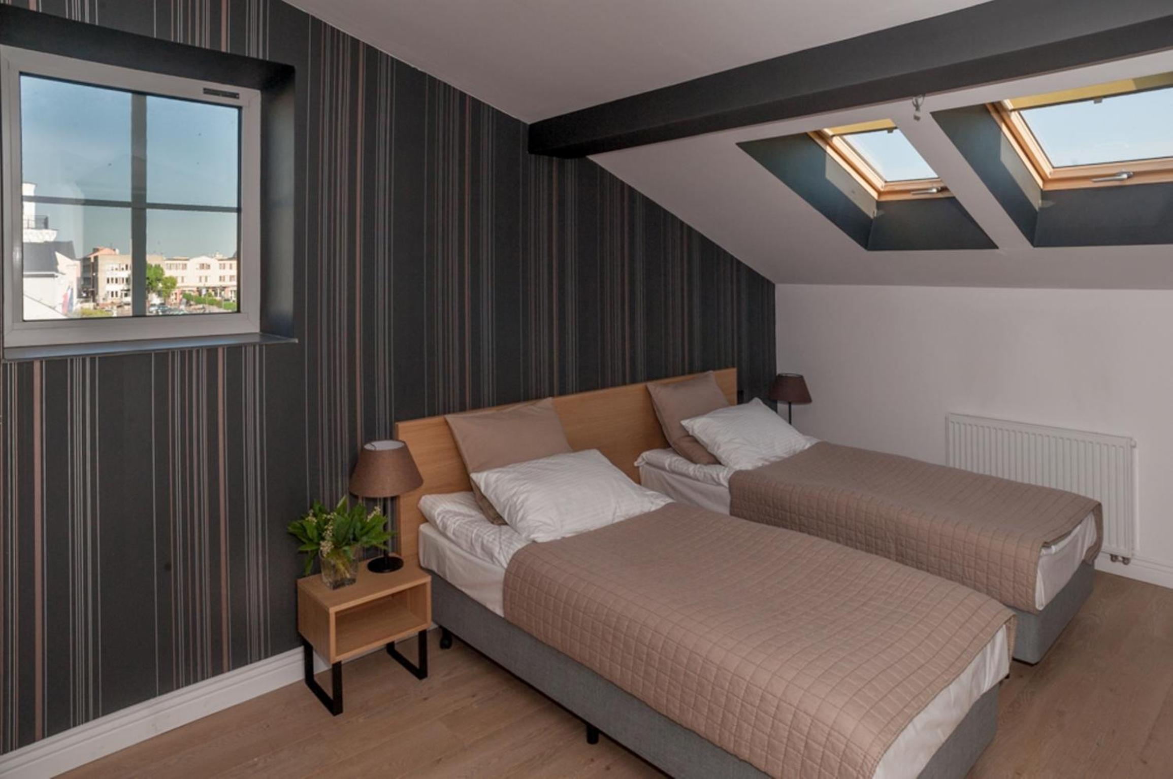Double or Twin Room with Bathroom - Photo 5