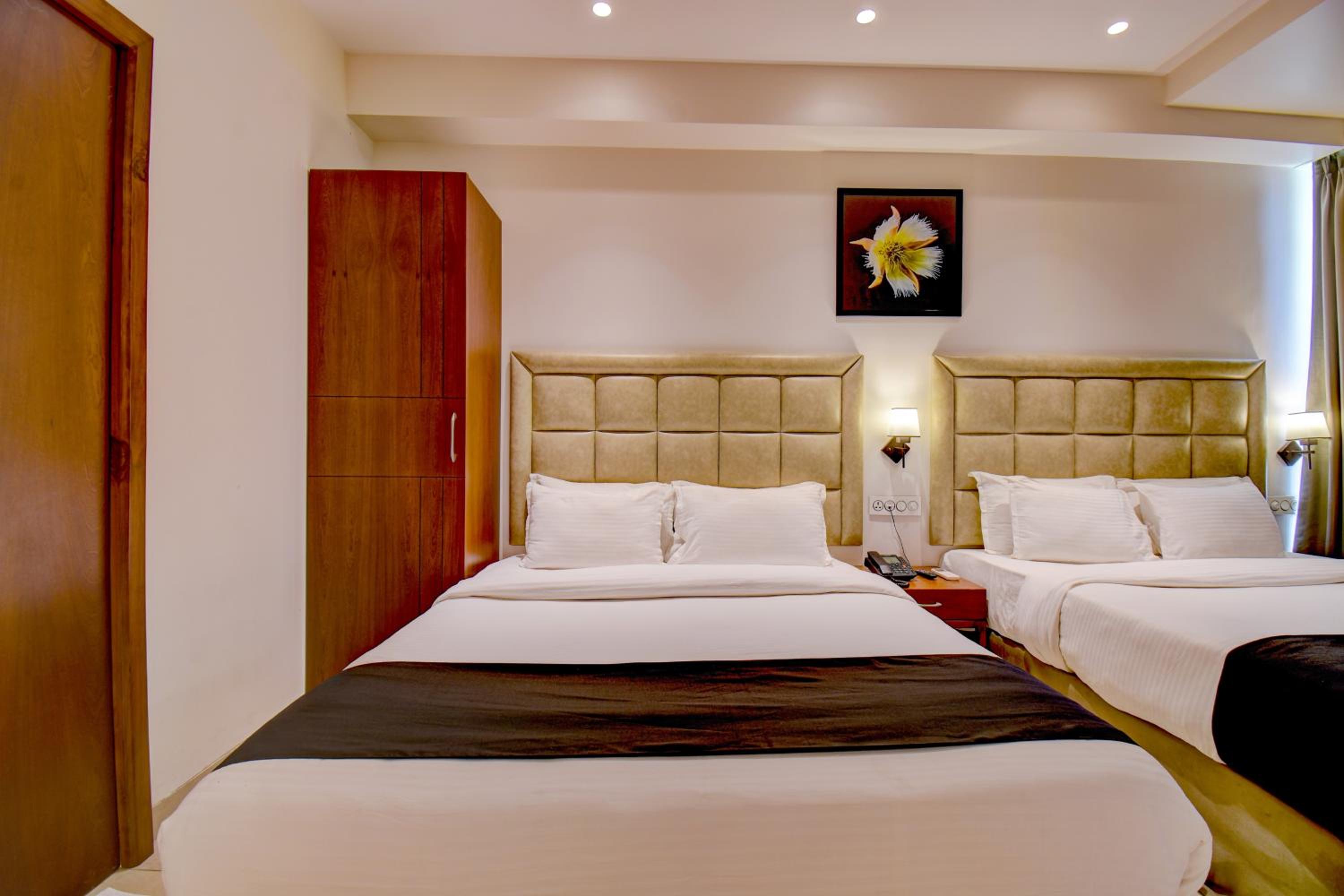 Deluxe Family Room - Photo 7