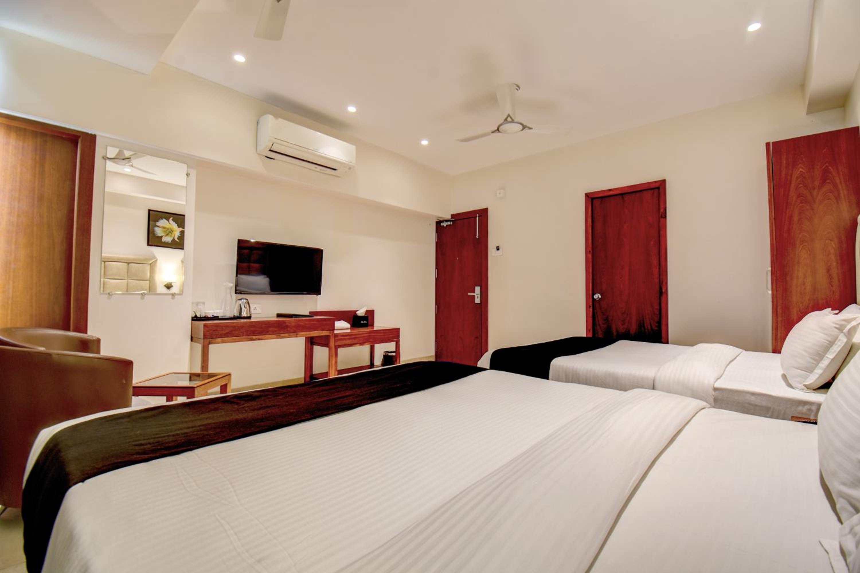 Deluxe Family Room - Photo 6