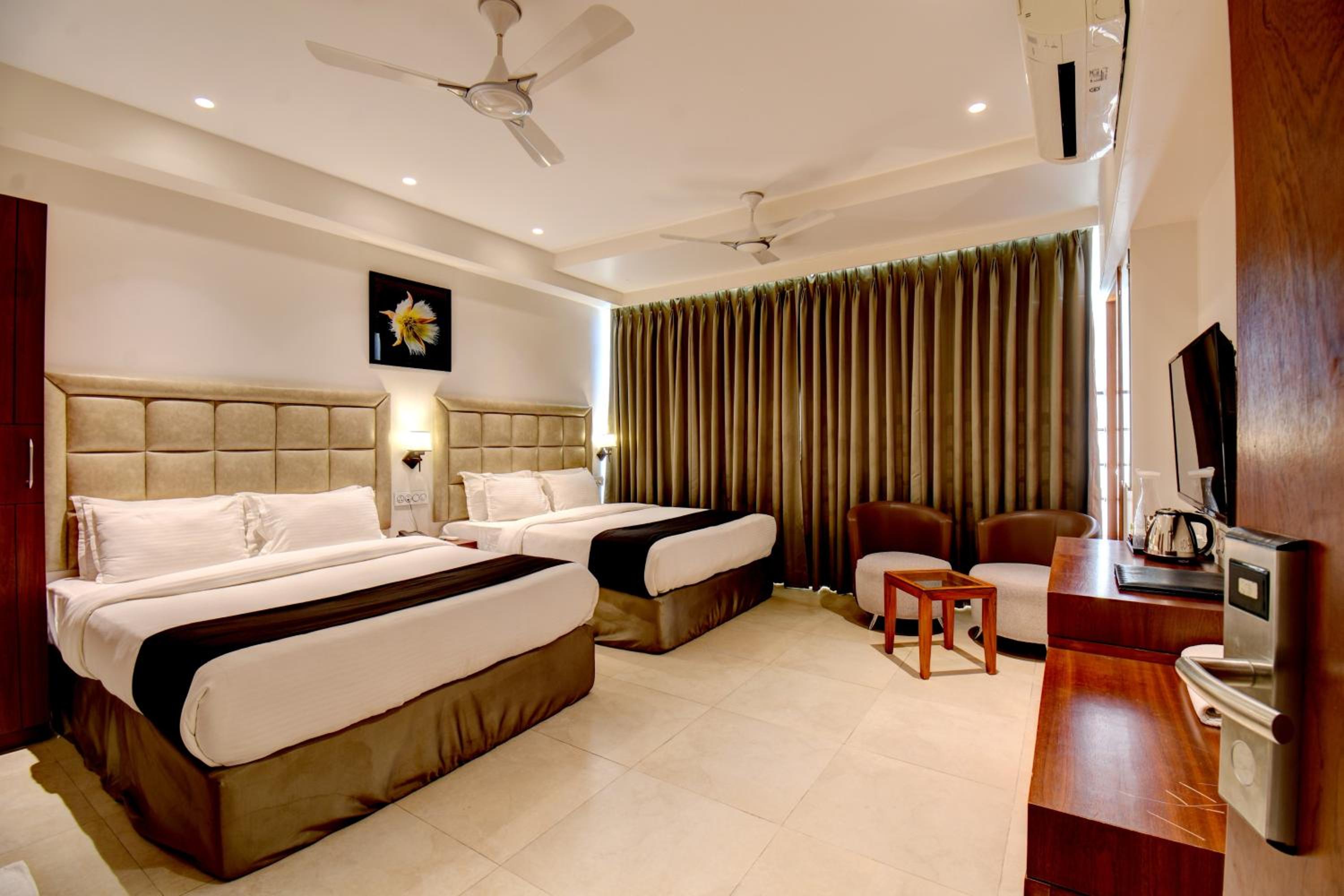 Deluxe Family Room - Photo 5