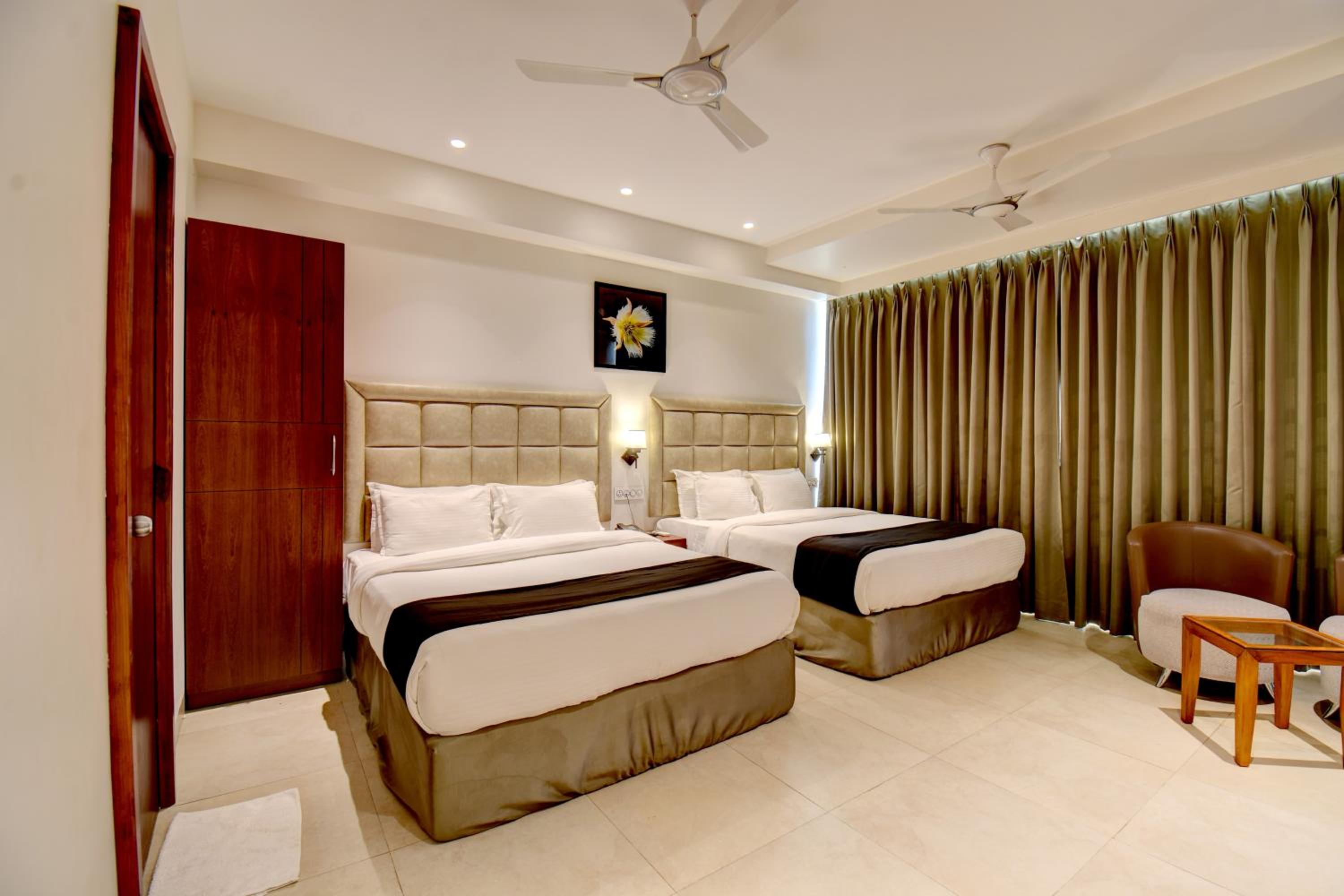 Deluxe Family Room - Photo 2