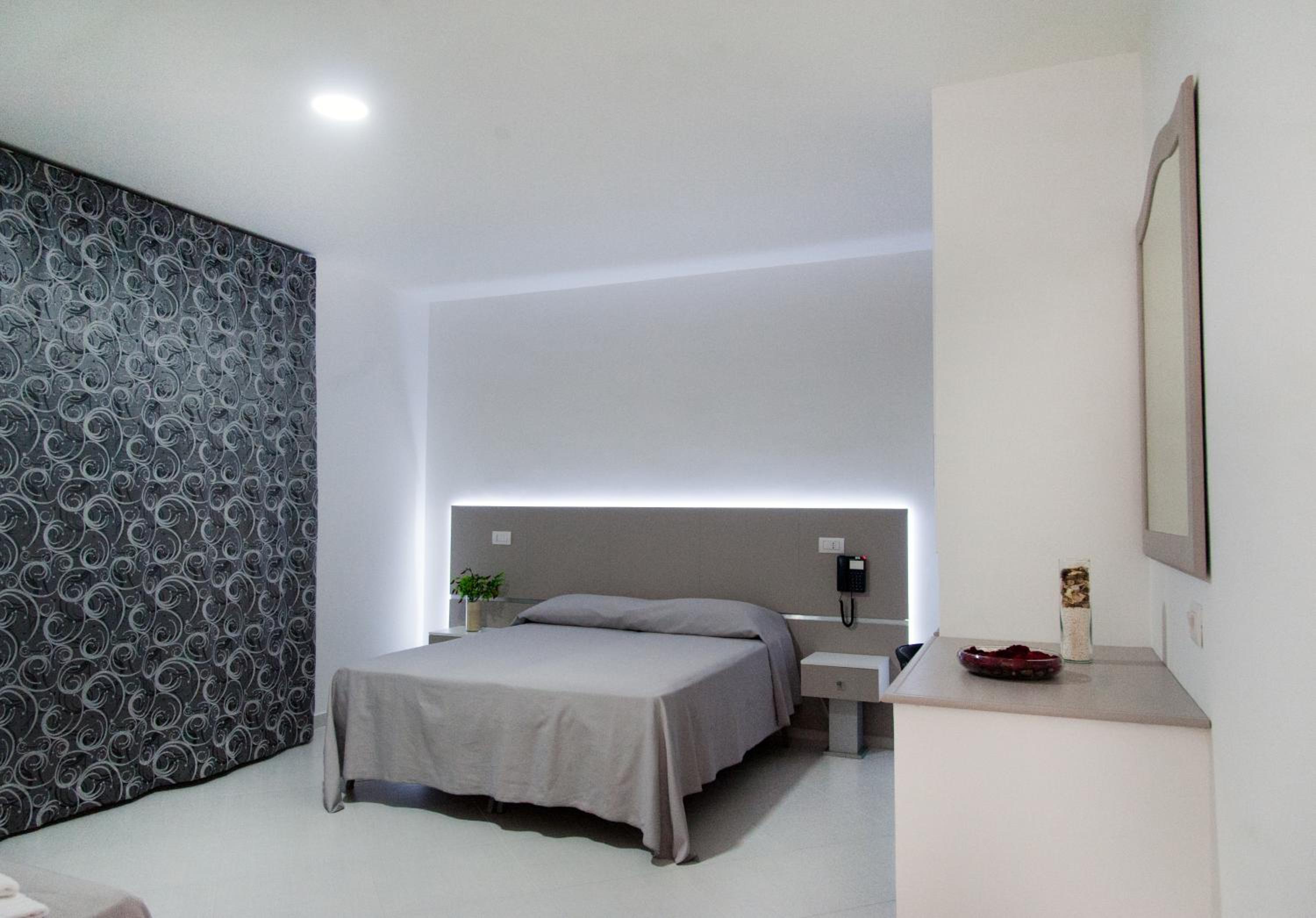 Double Room - Photo 14