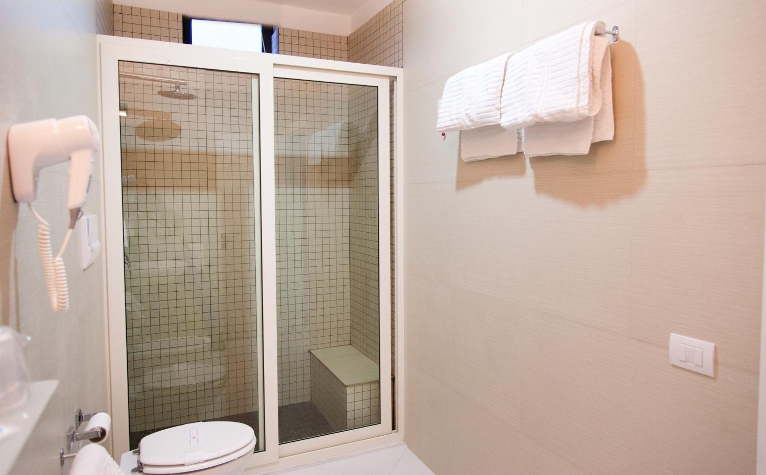 Double Room - Photo 11