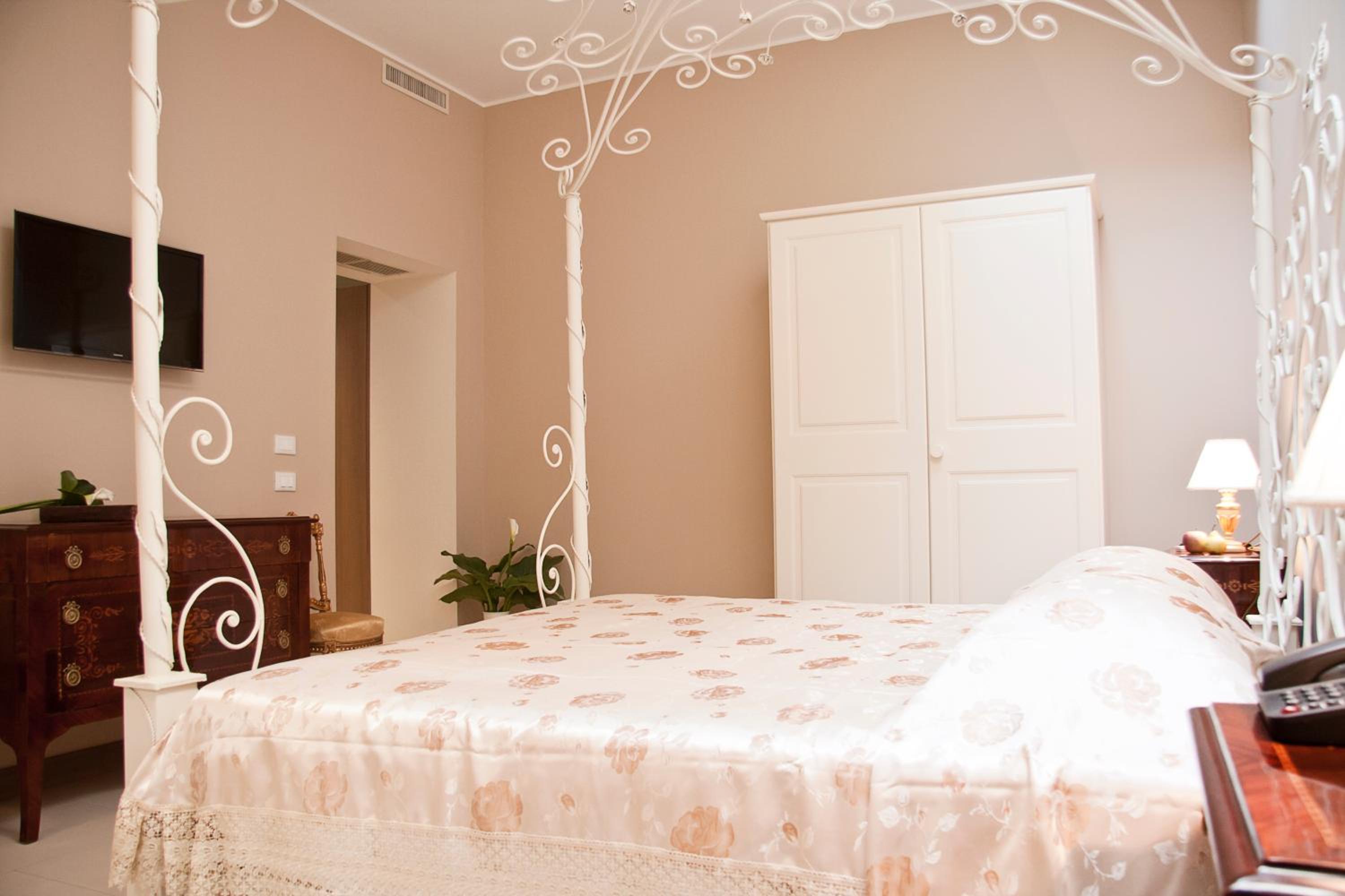 One-Bedroom Suite photo 1