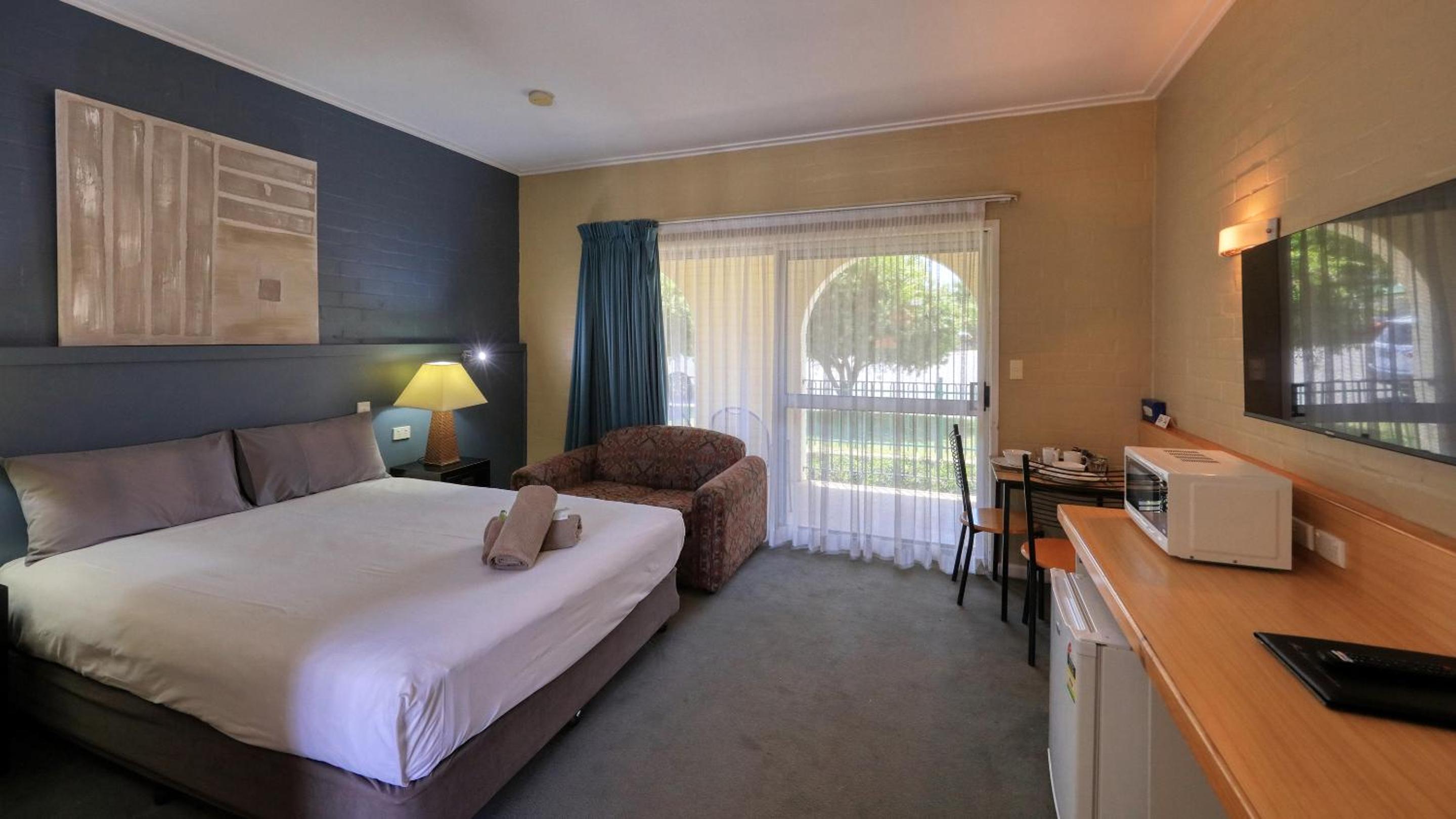 Queen Room photo 1