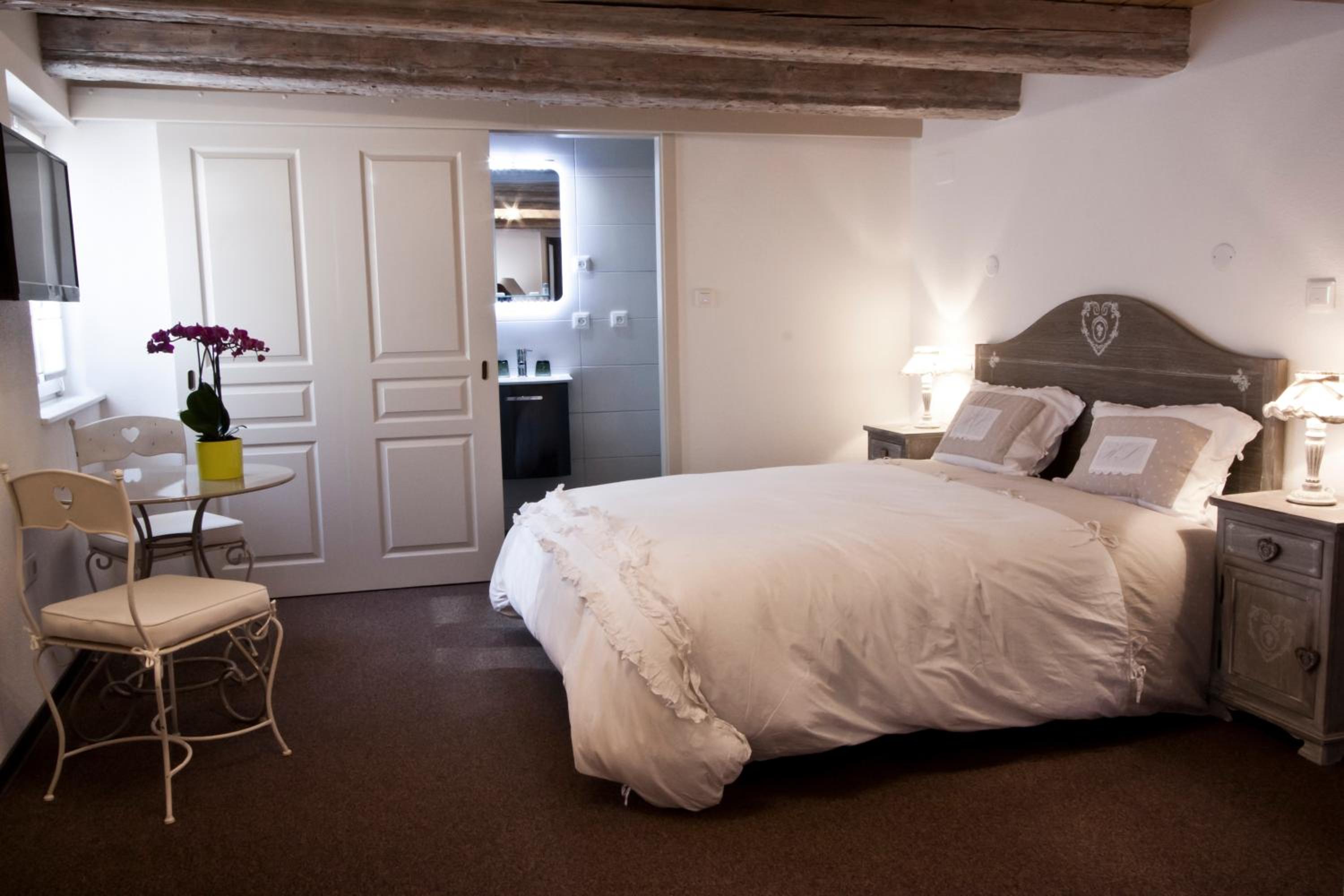 Double Room with Private Bathroom - Photo 1