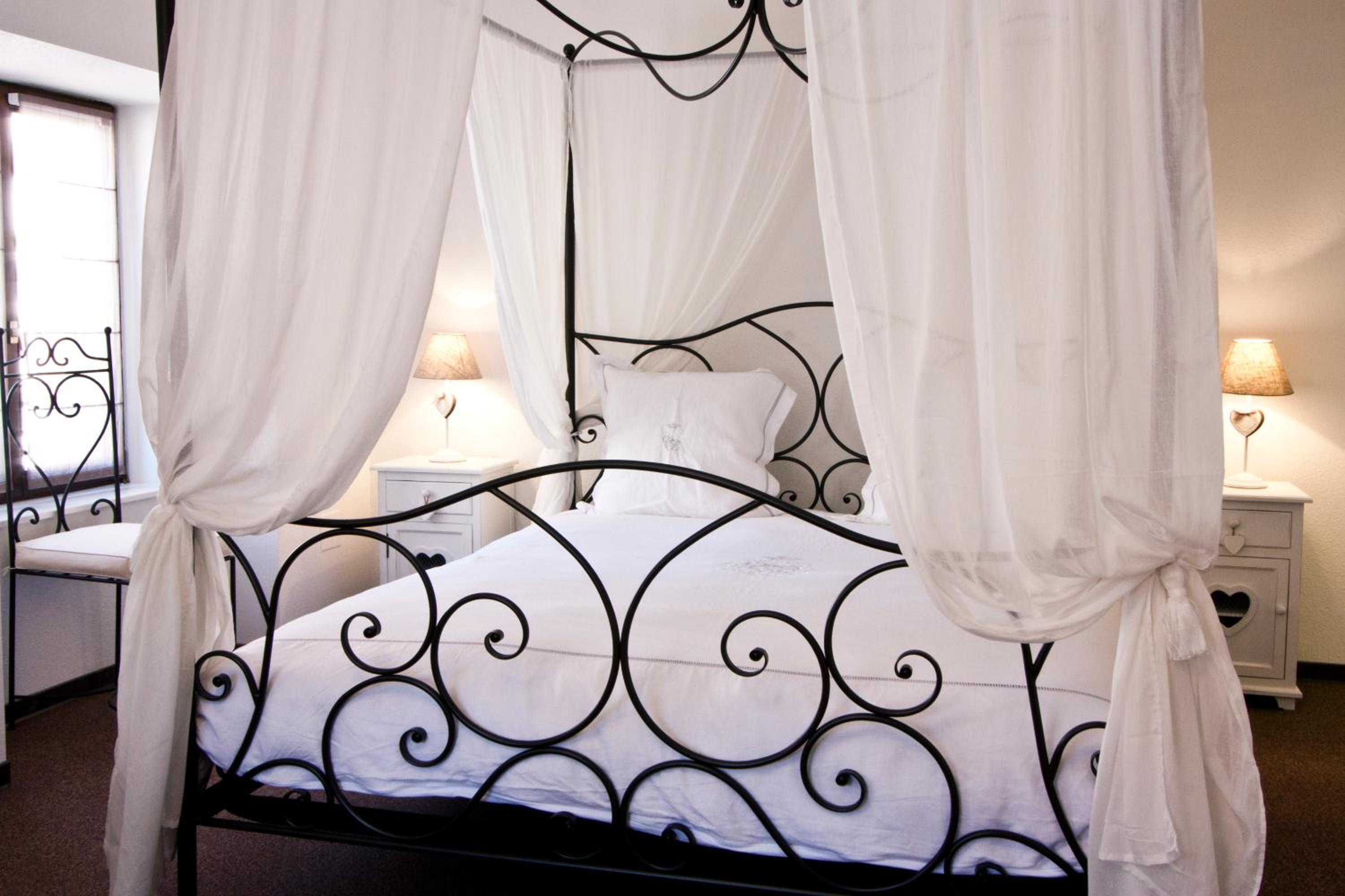 Double Room with Private Bathroom - Photo 4