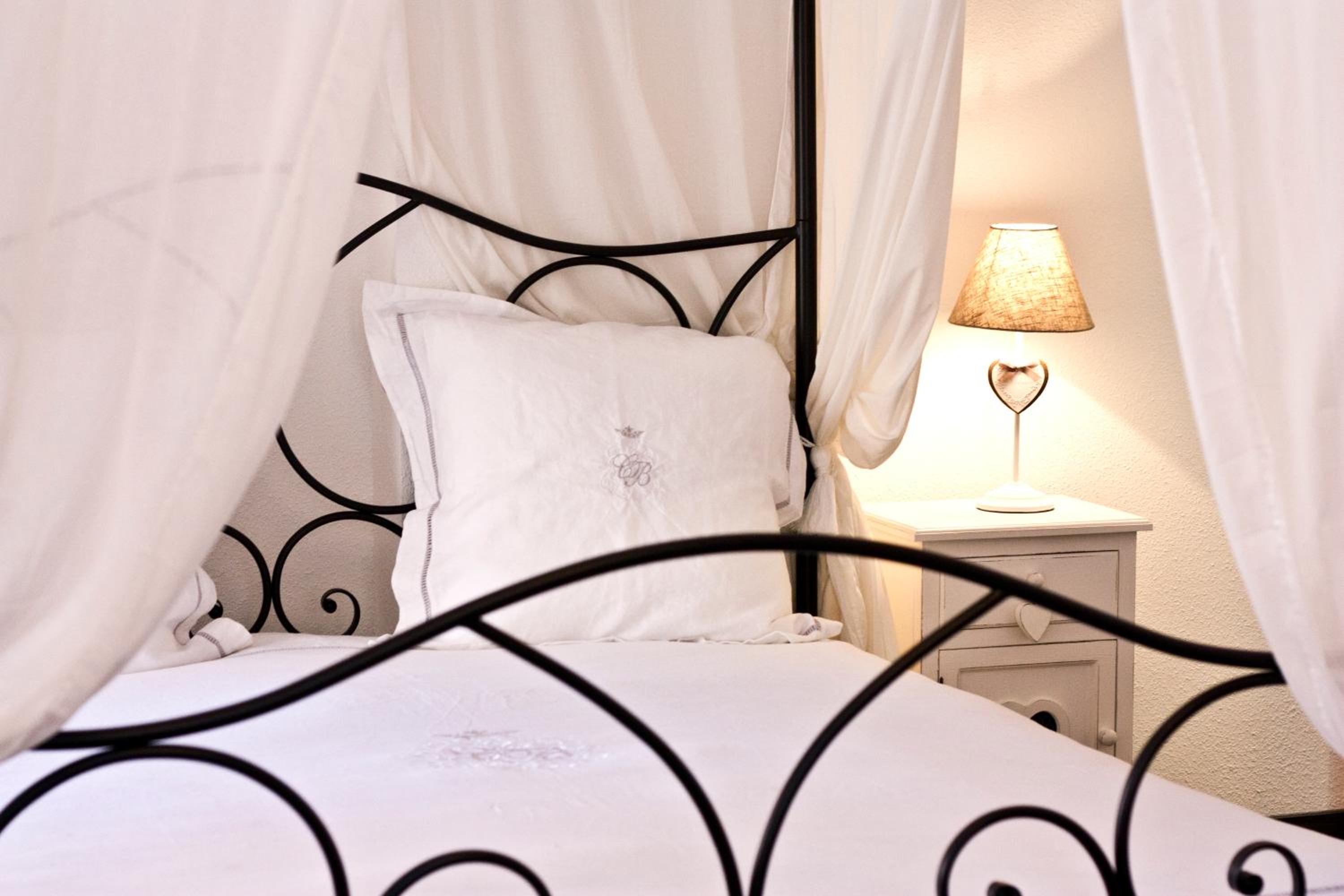 Double Room with Private Bathroom - Photo 7