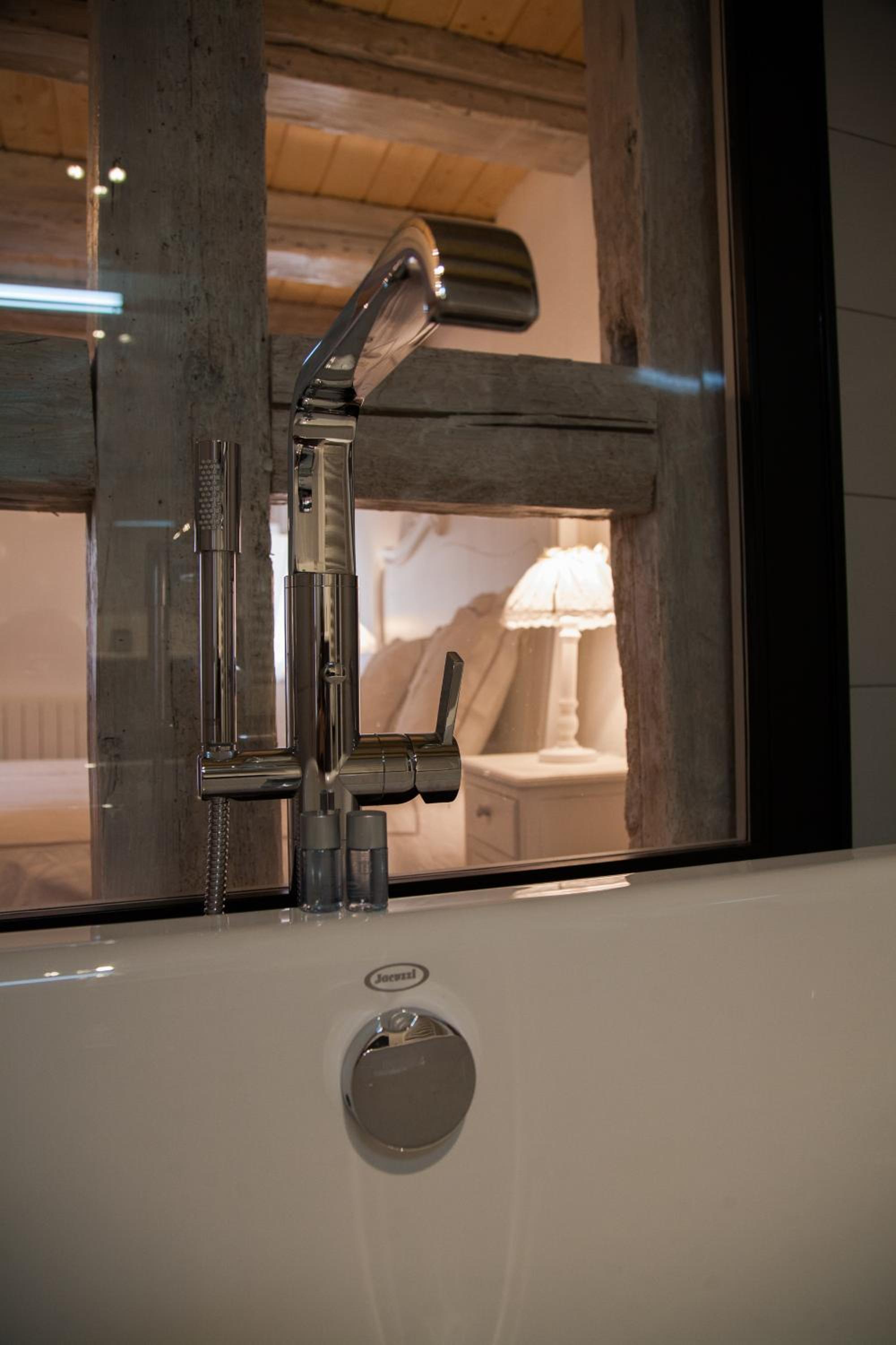 Double Room with Private Bathroom - Photo 11