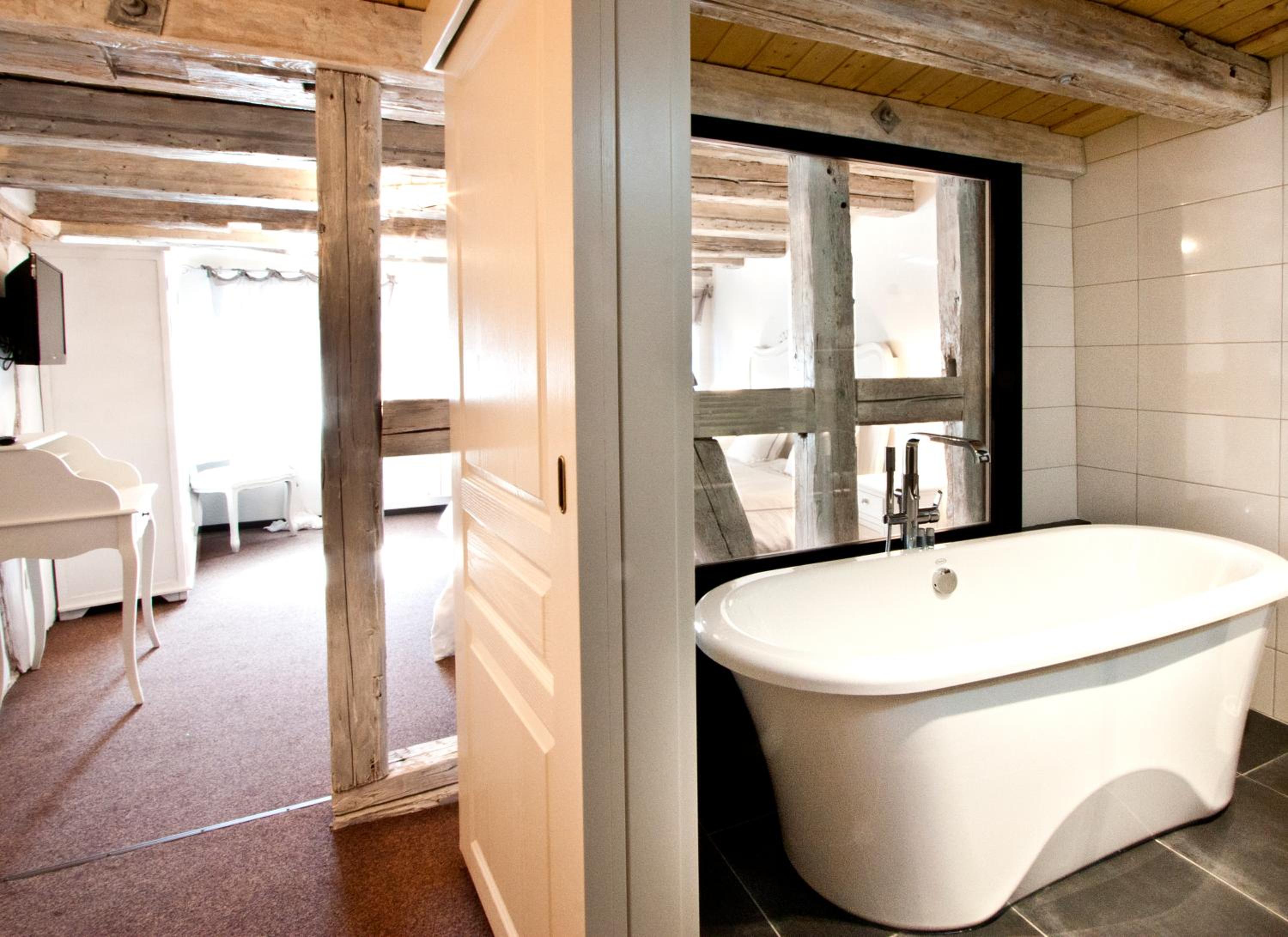 Double Room with Private Bathroom - Photo 13