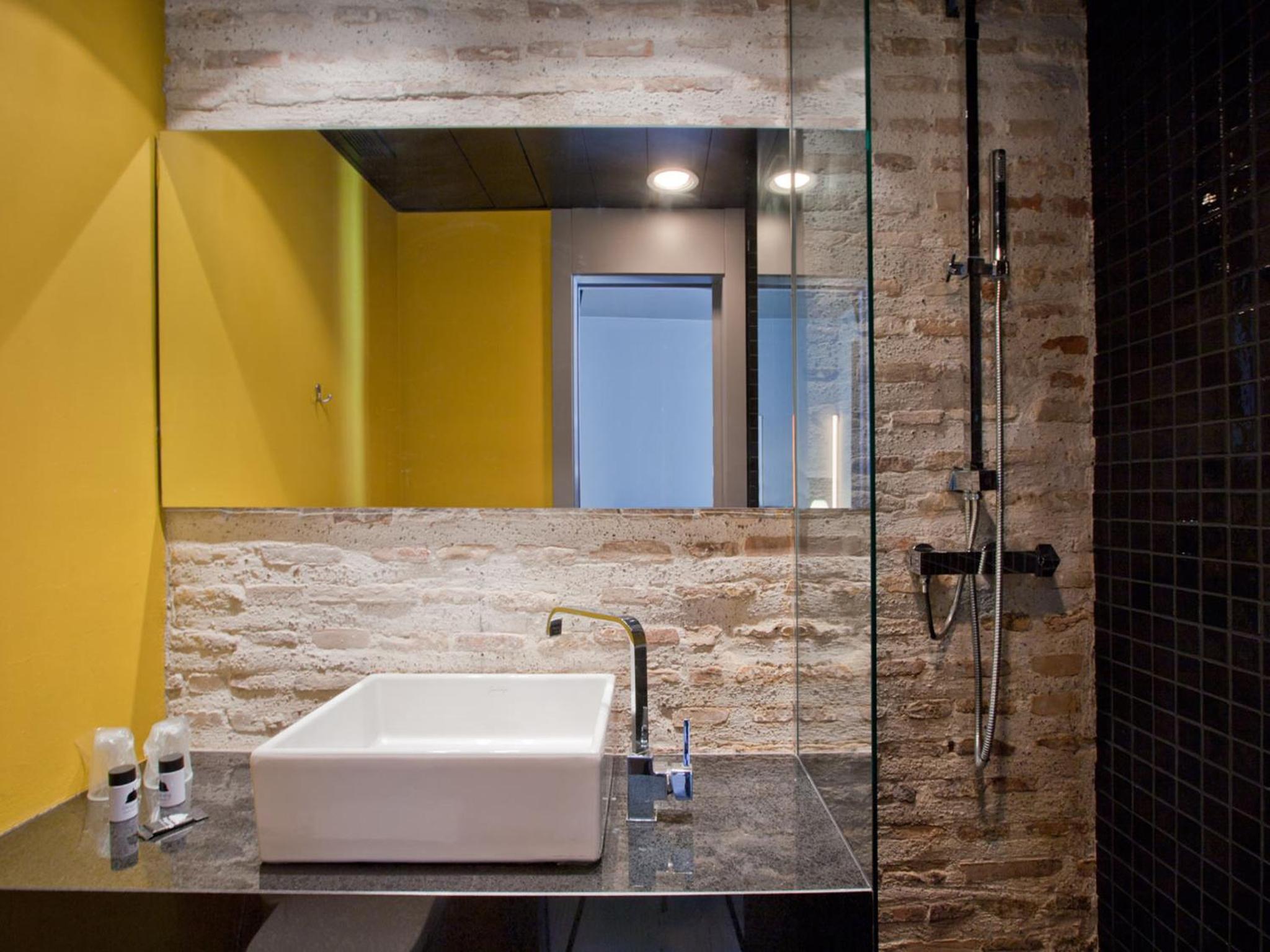 Double or Twin Room - Photo 6