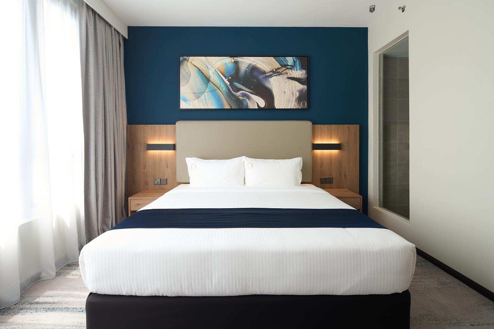 Deluxe King Room - Photo 8