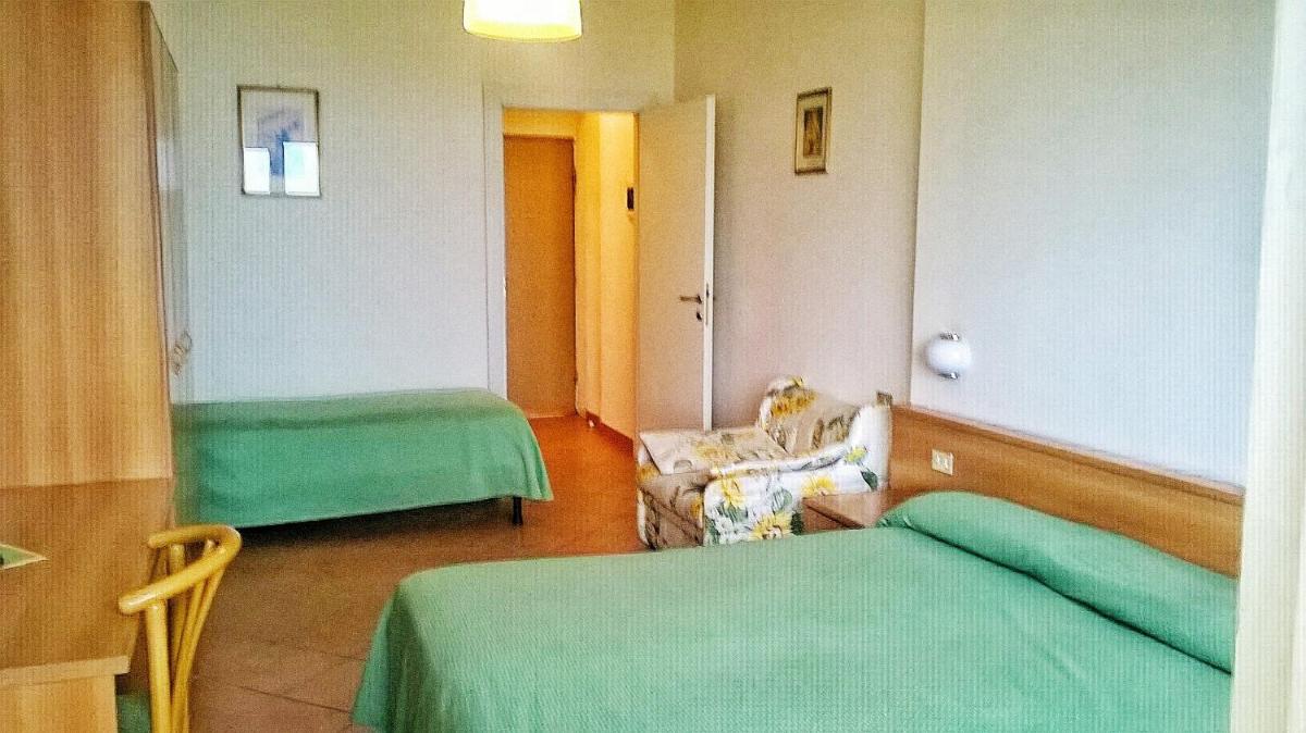 Double or Twin Room with Lake View photo 2