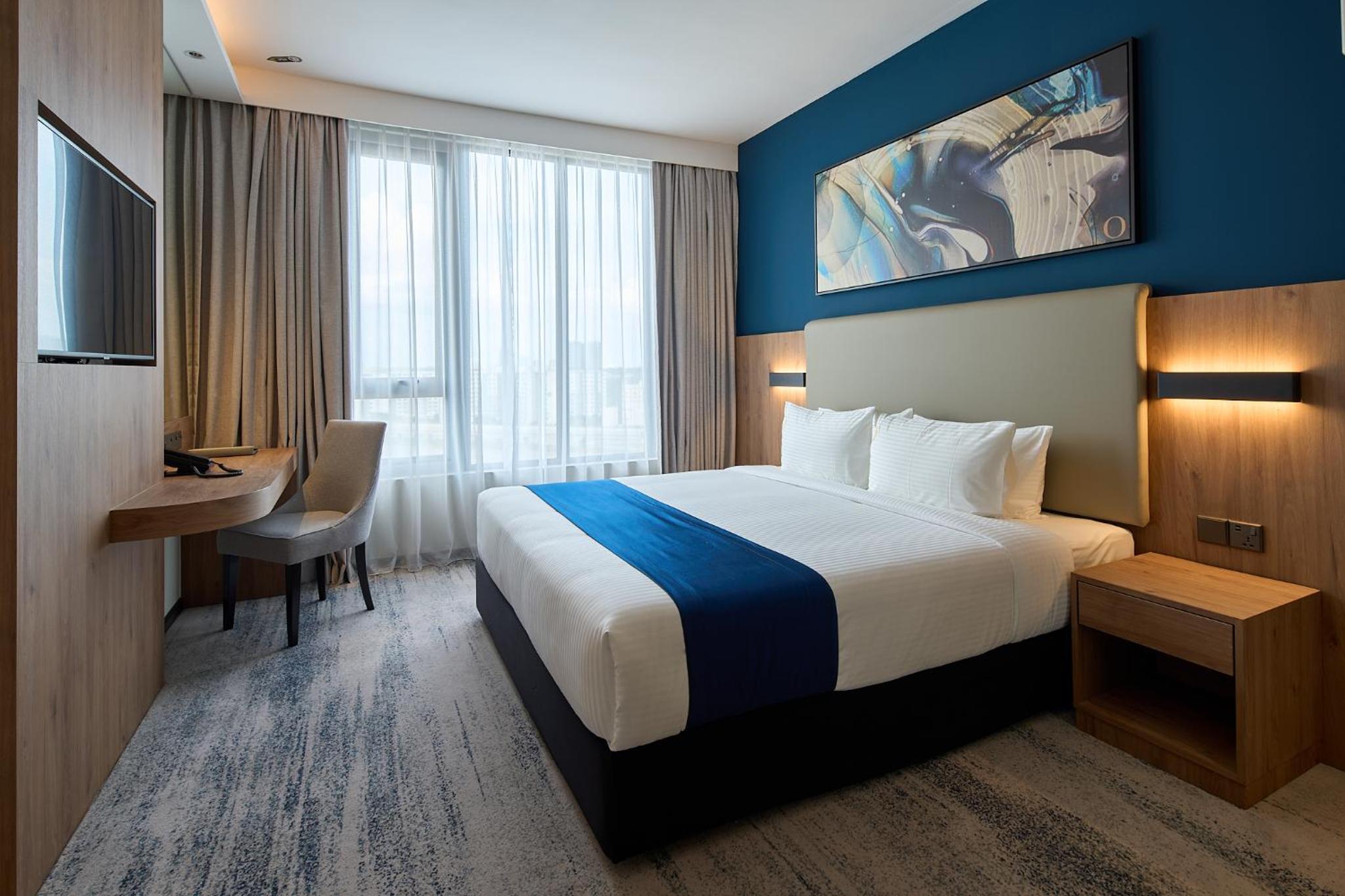 Deluxe King Room - Photo 7