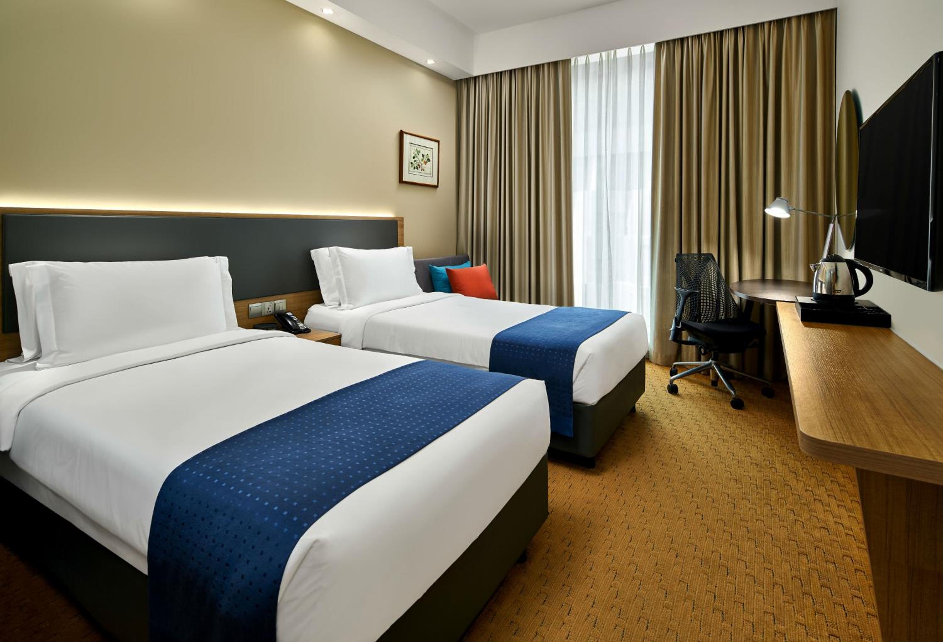 Standard Twin Room with Single Sofa Bed - Free Breakfast