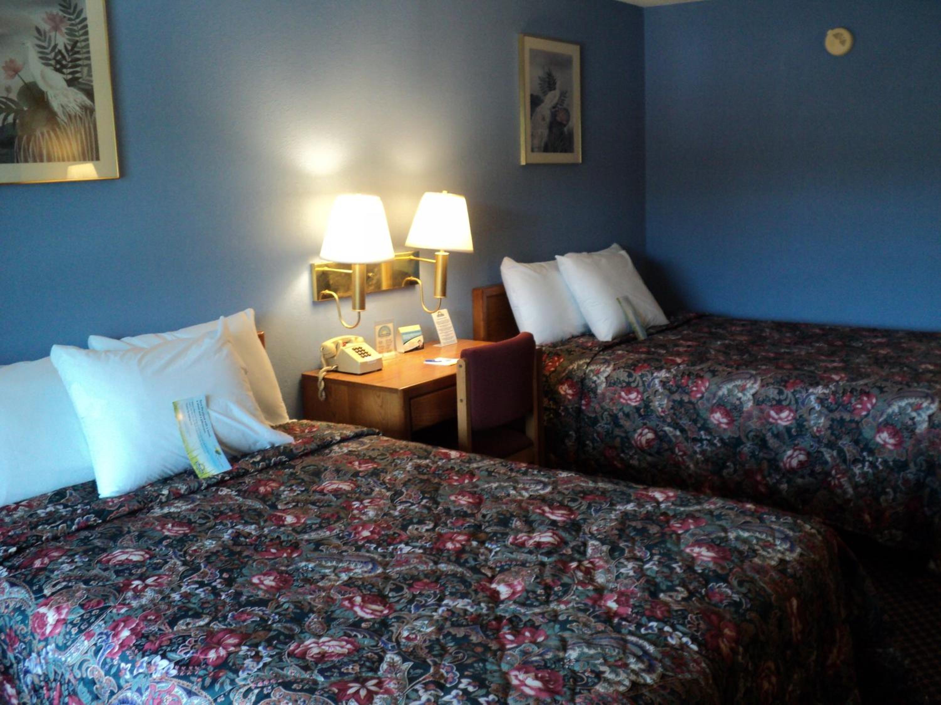 Double Room with Two Double Beds - Smoking photo 3