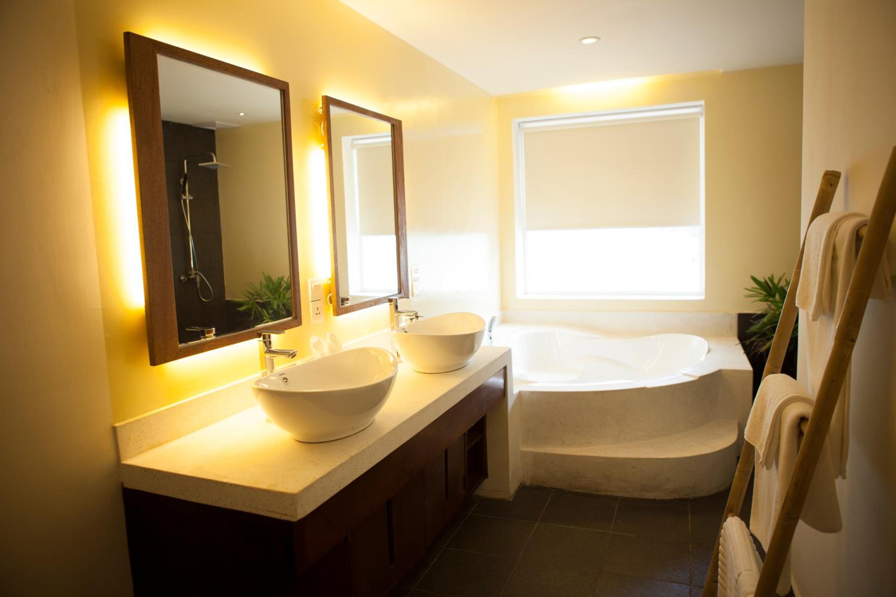 Suite with Balcony - Photo 5