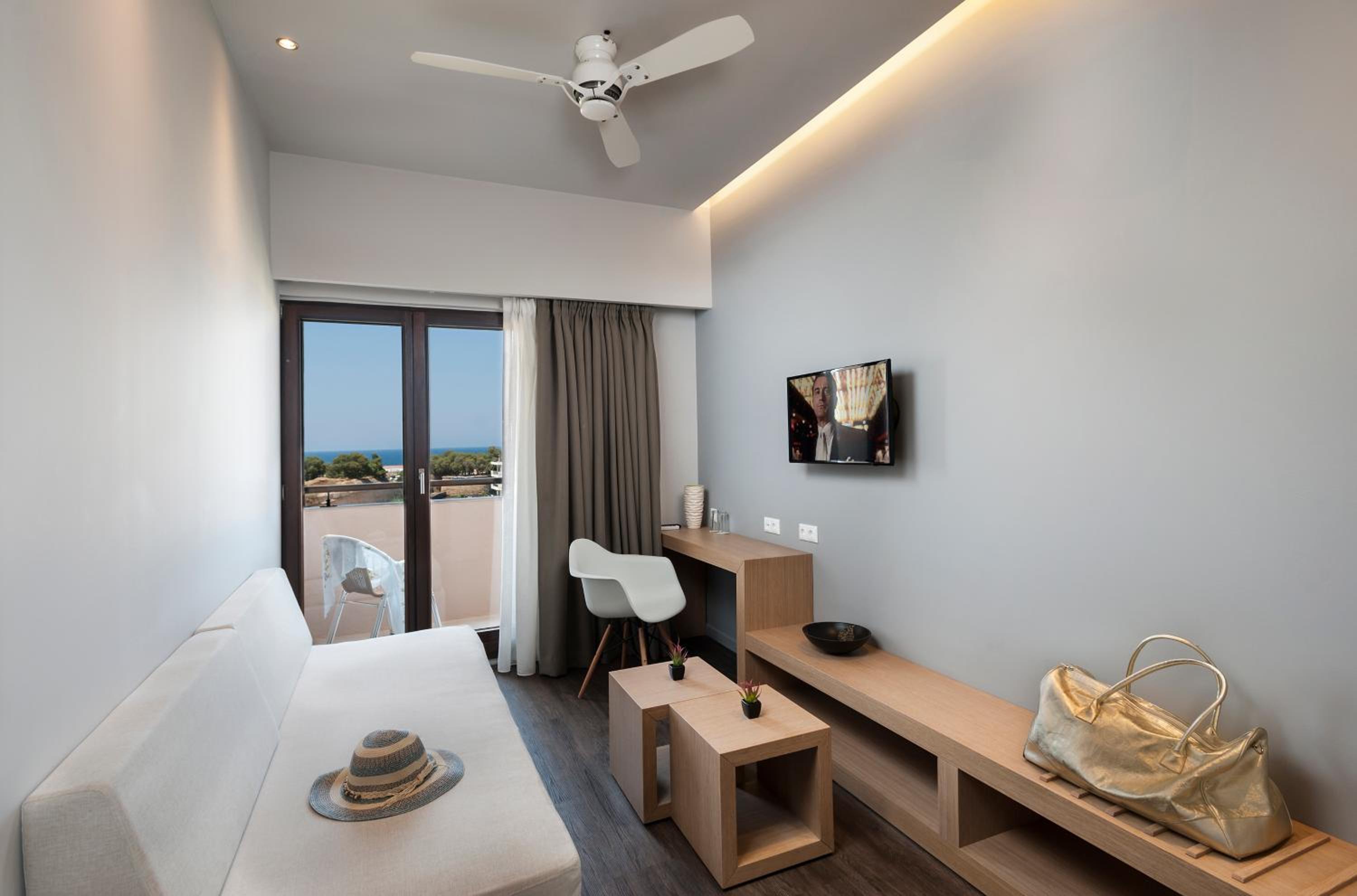 Suite with Sea View - Photo 4