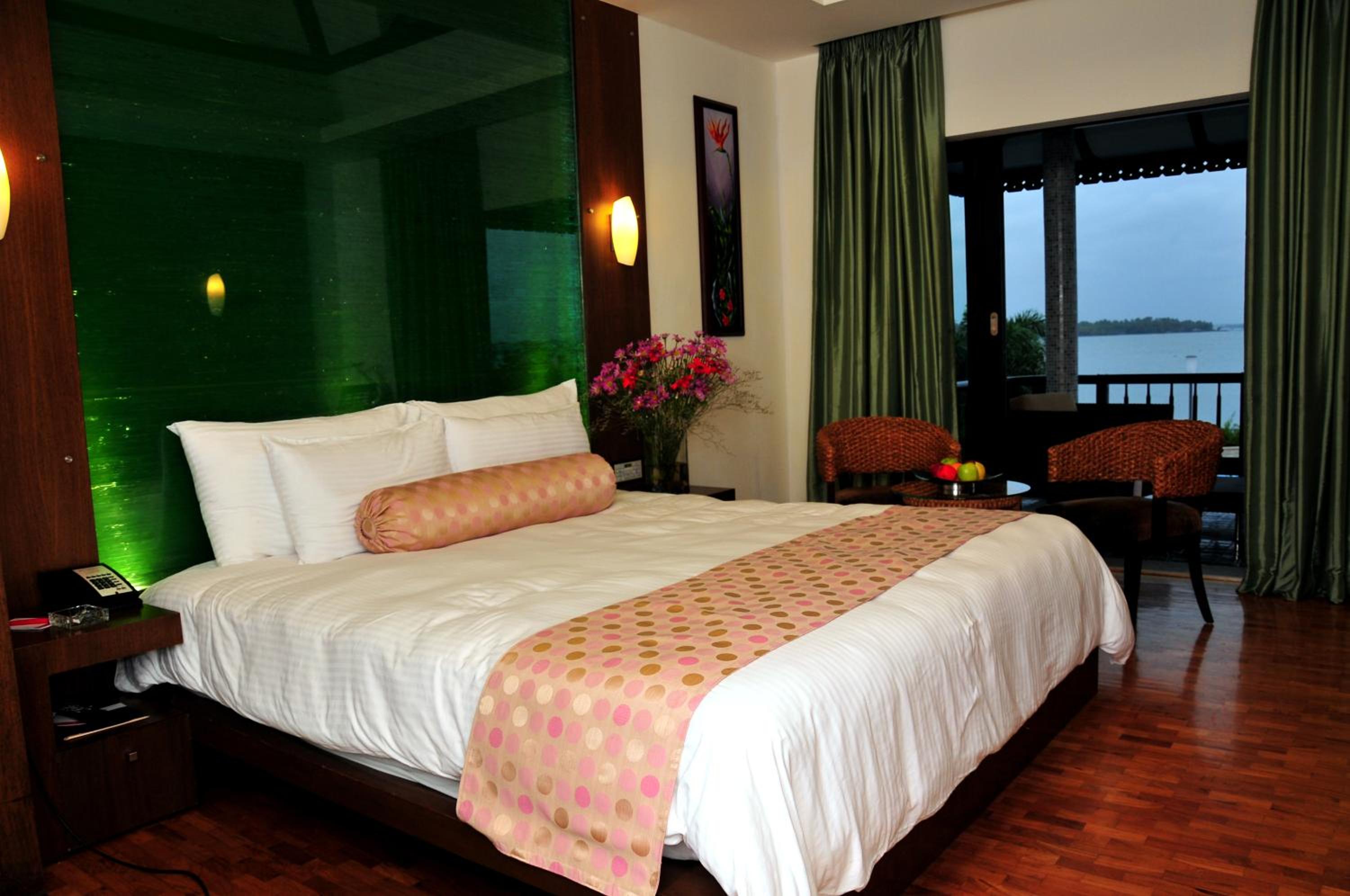 Cottage with Lake View - Photo 10