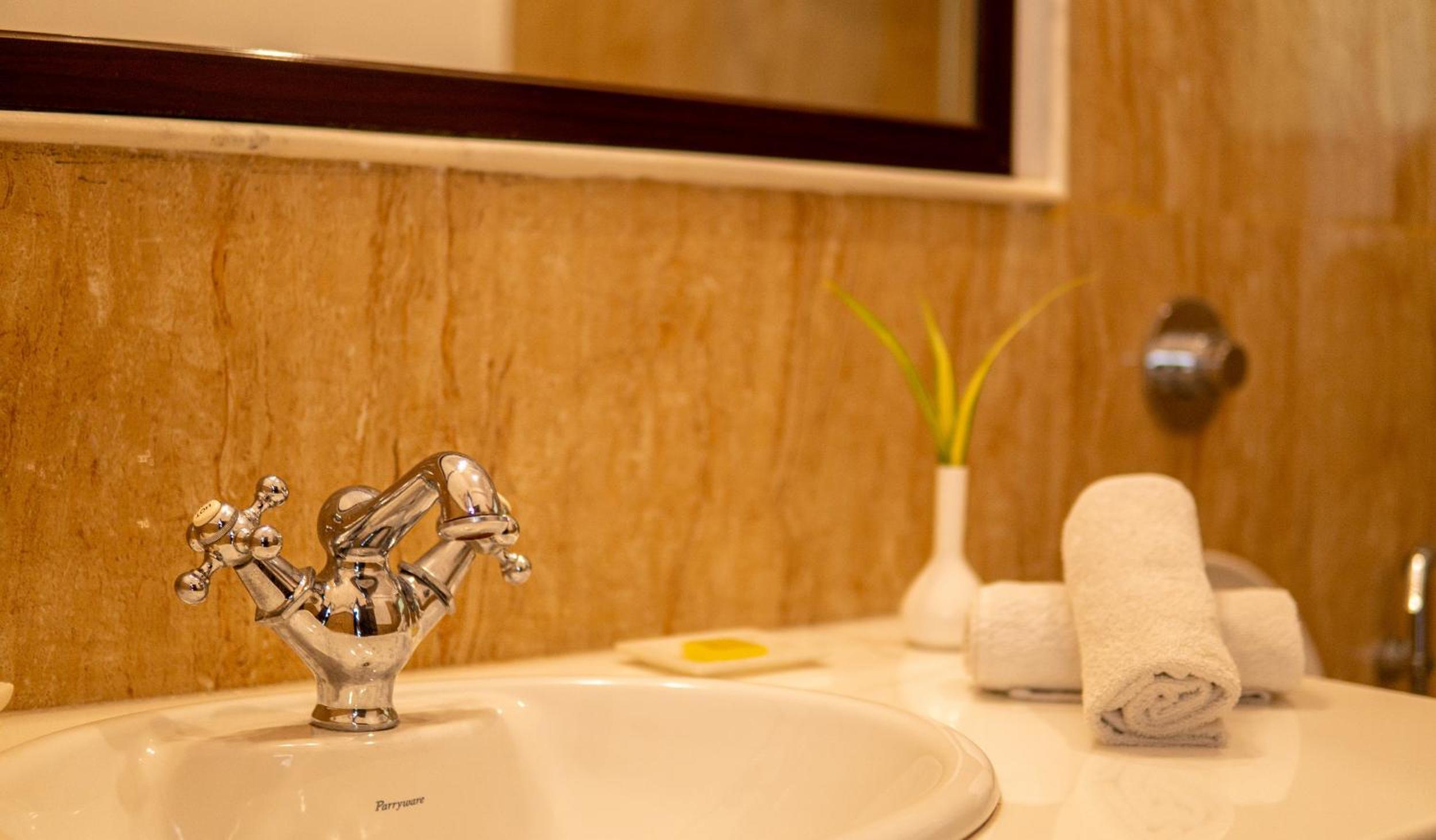 Premium King Room:  Complimentary Hi-Tea 04.00- 05.00 PM photo 3