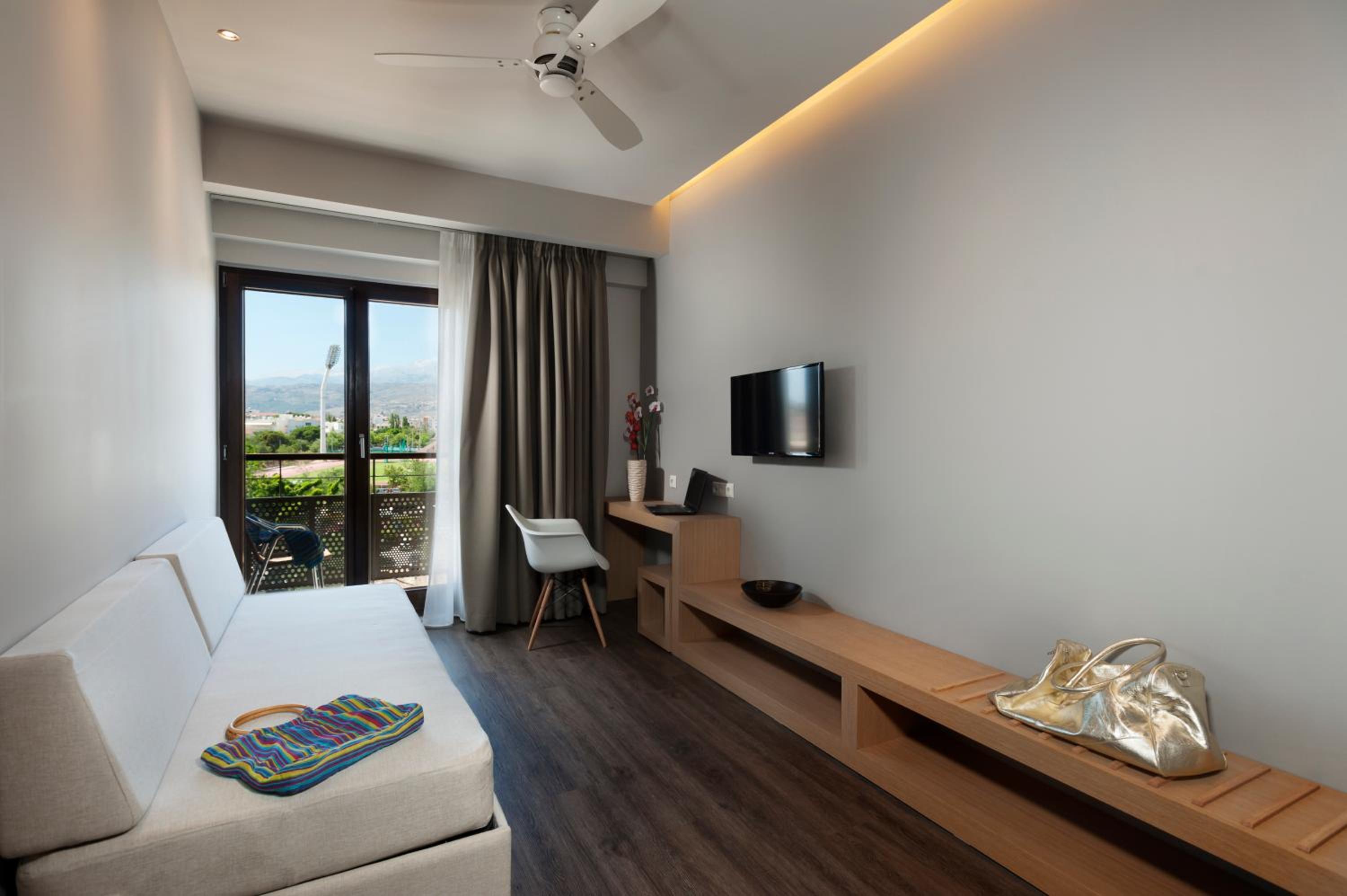 Suite - Photo 4