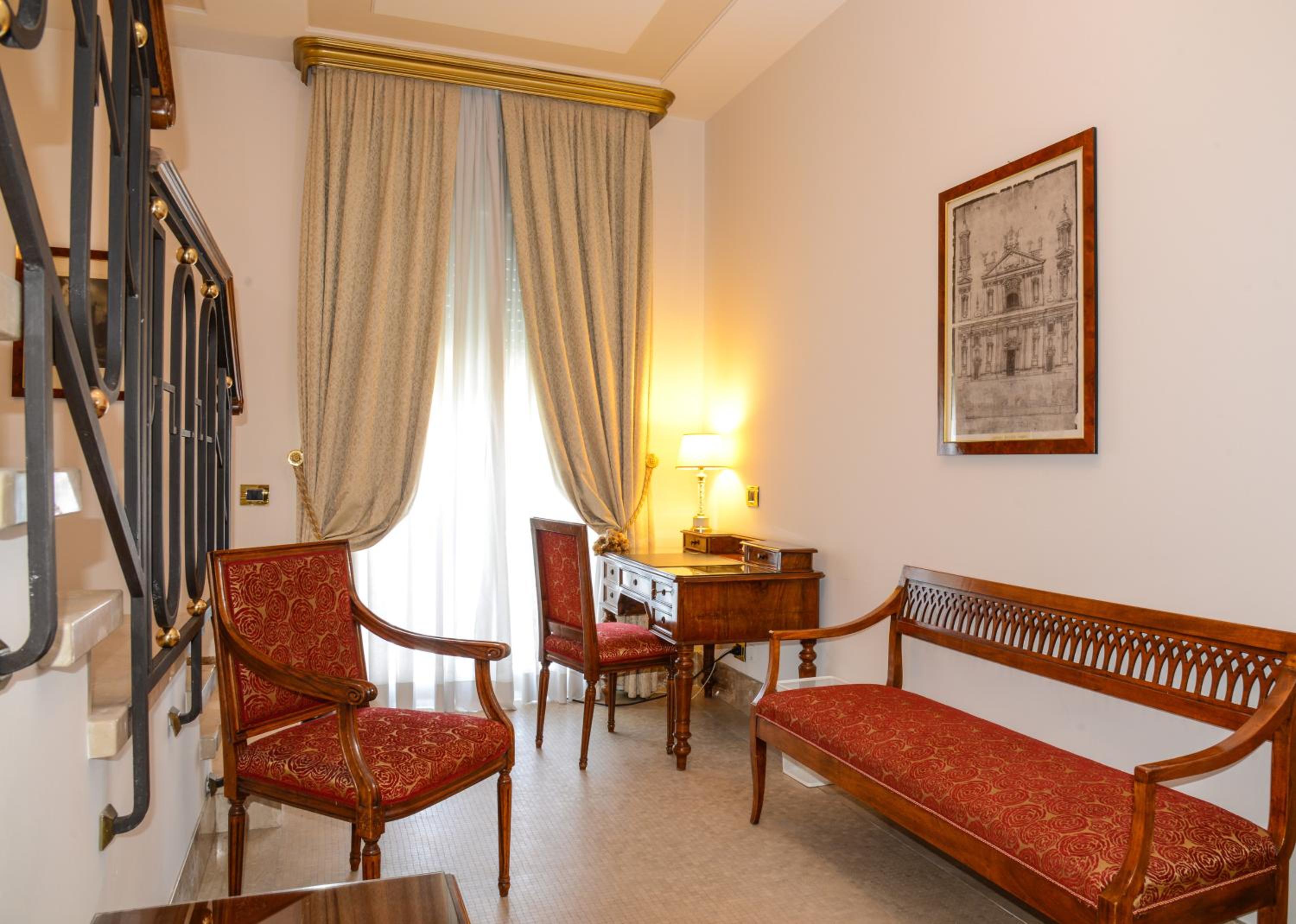 Suite with City View - Photo 9
