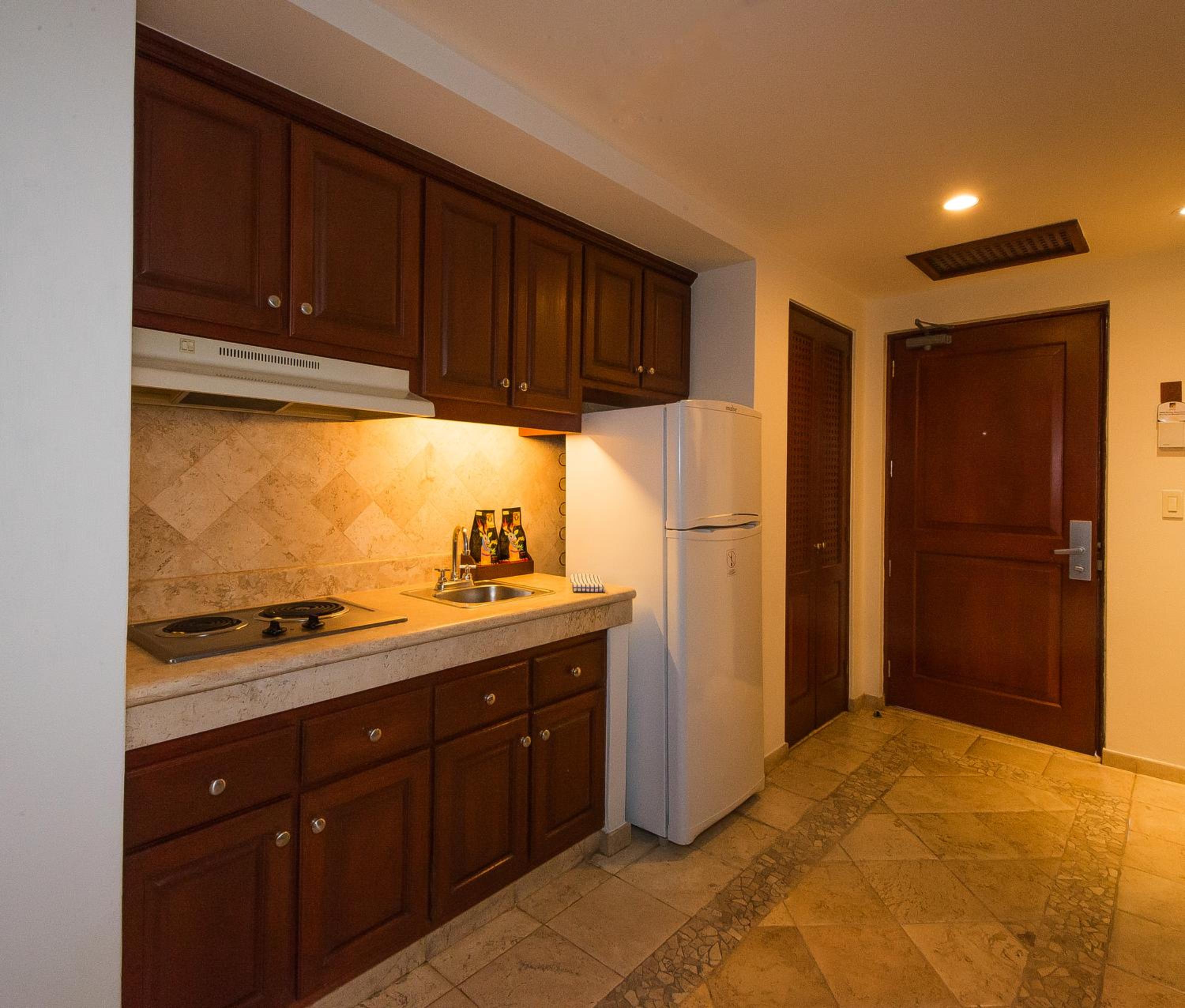 Deluxe Junior Suite - Photo 6