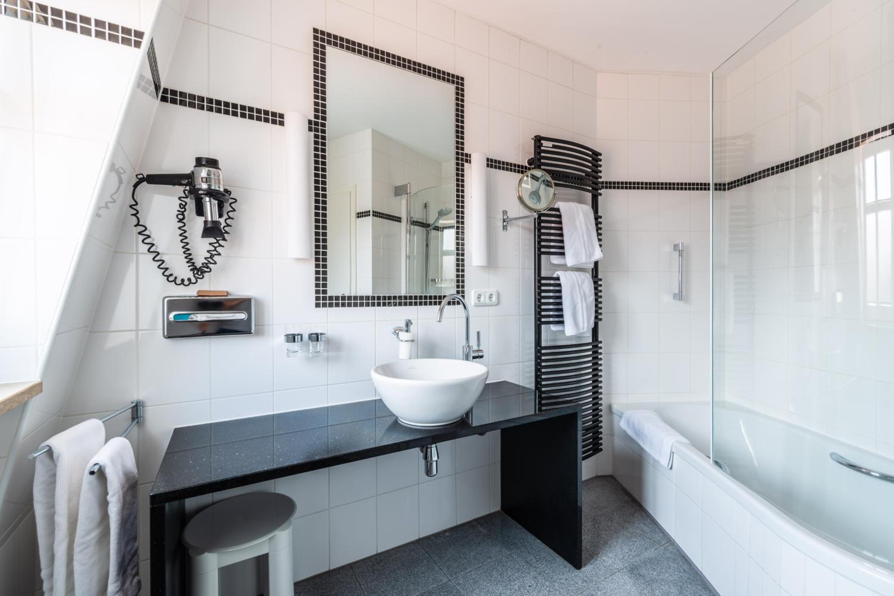 Large Double or Twin Room photo 2