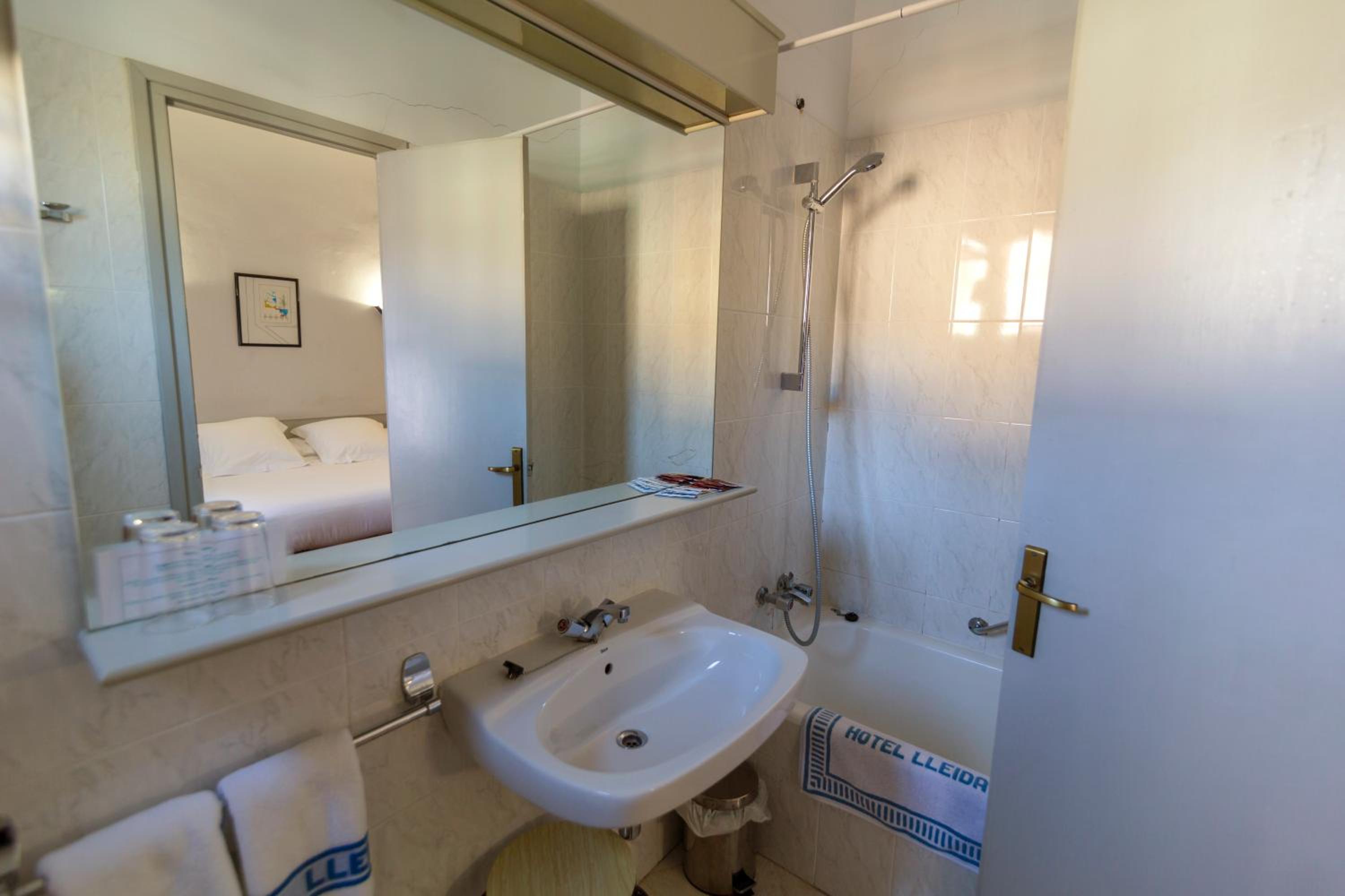 Double or Twin Room photo 2