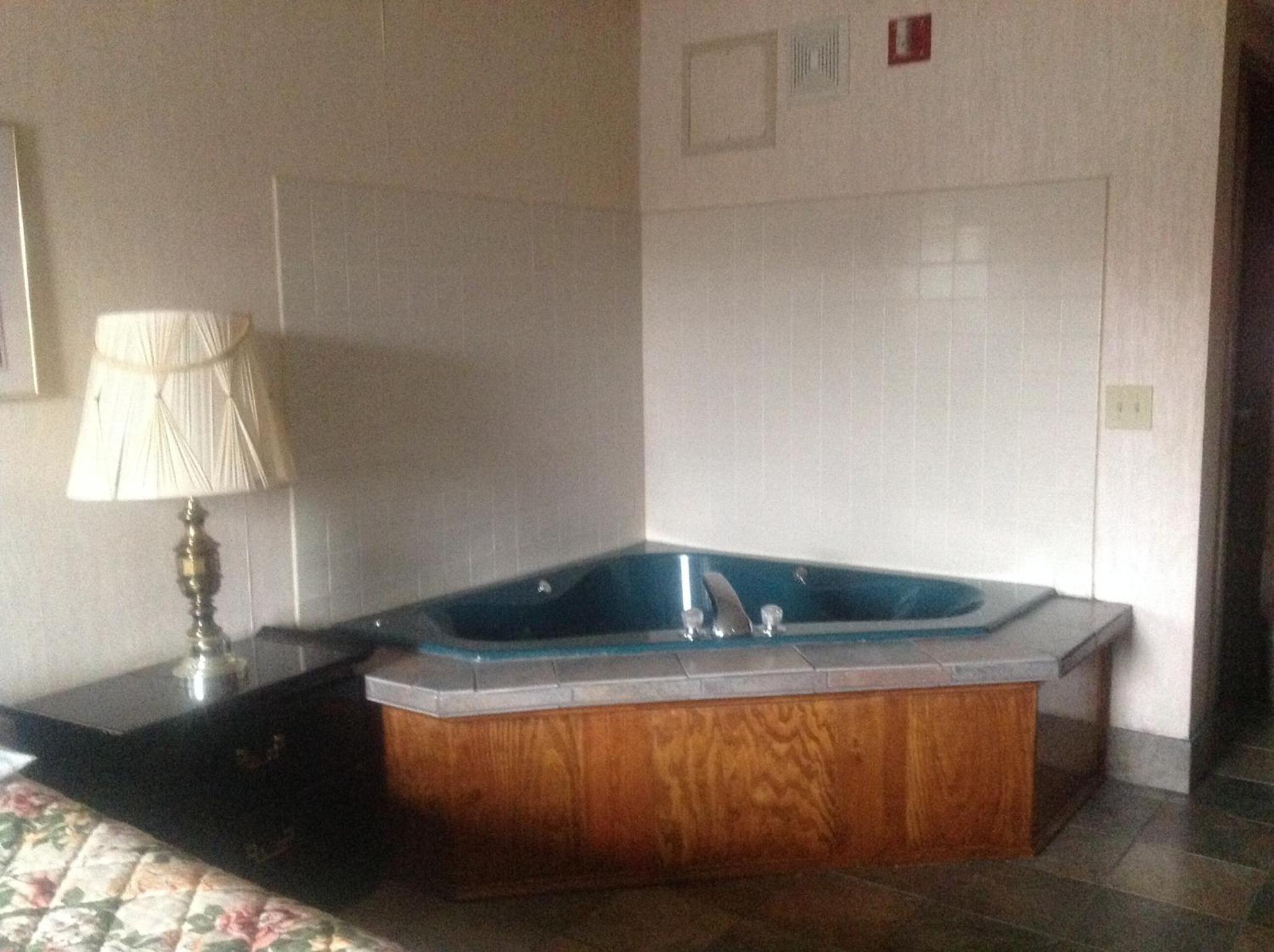 Luxury King Room with Jacuzzi photo 3
