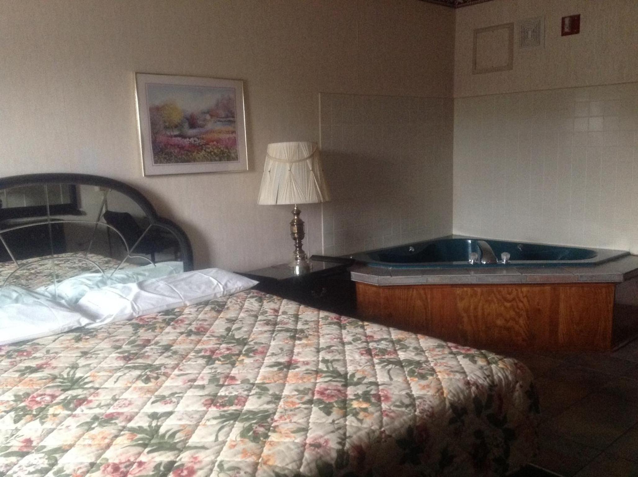 Luxury King Room with Jacuzzi photo 1