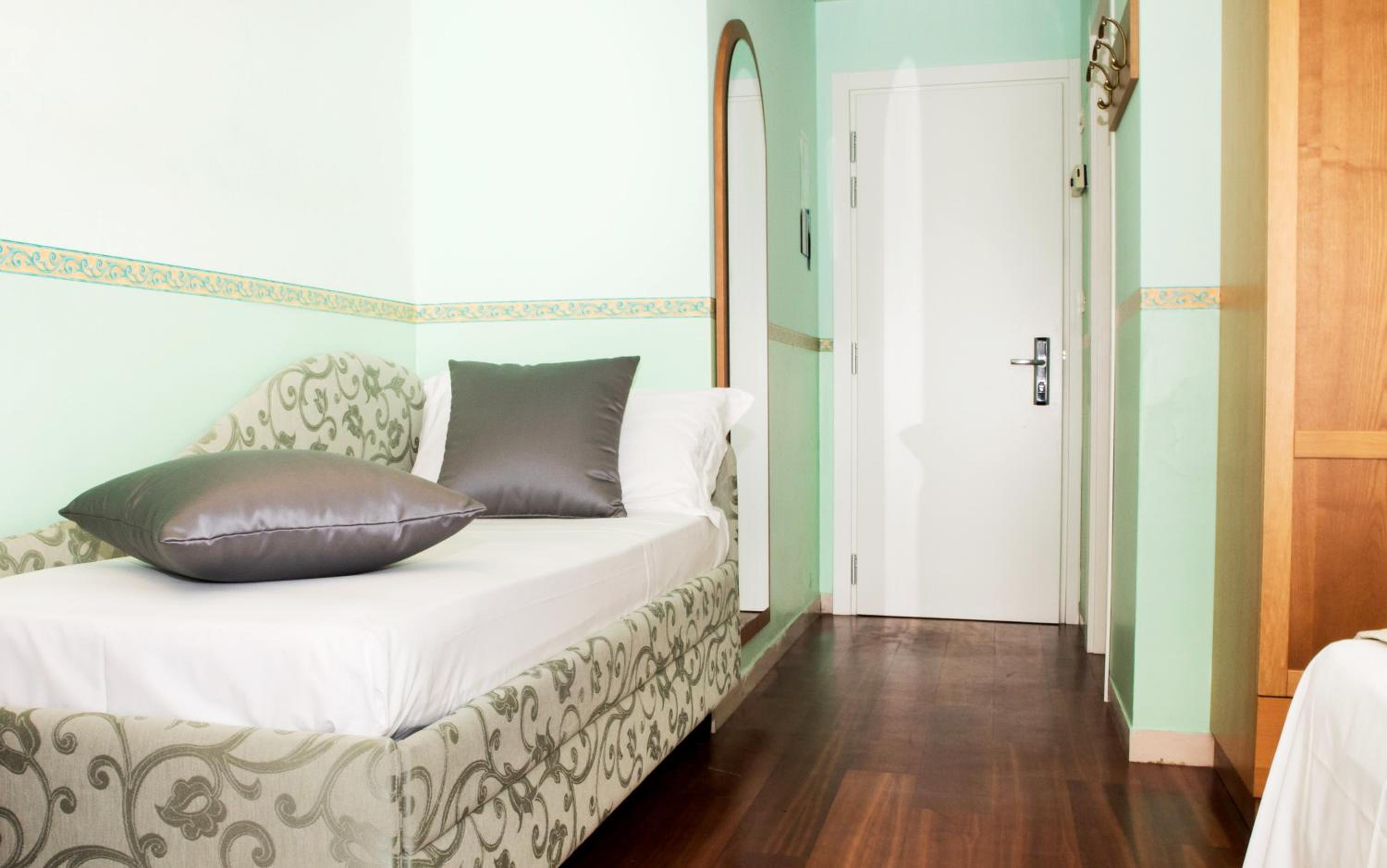 Superior Triple Room - Photo 4