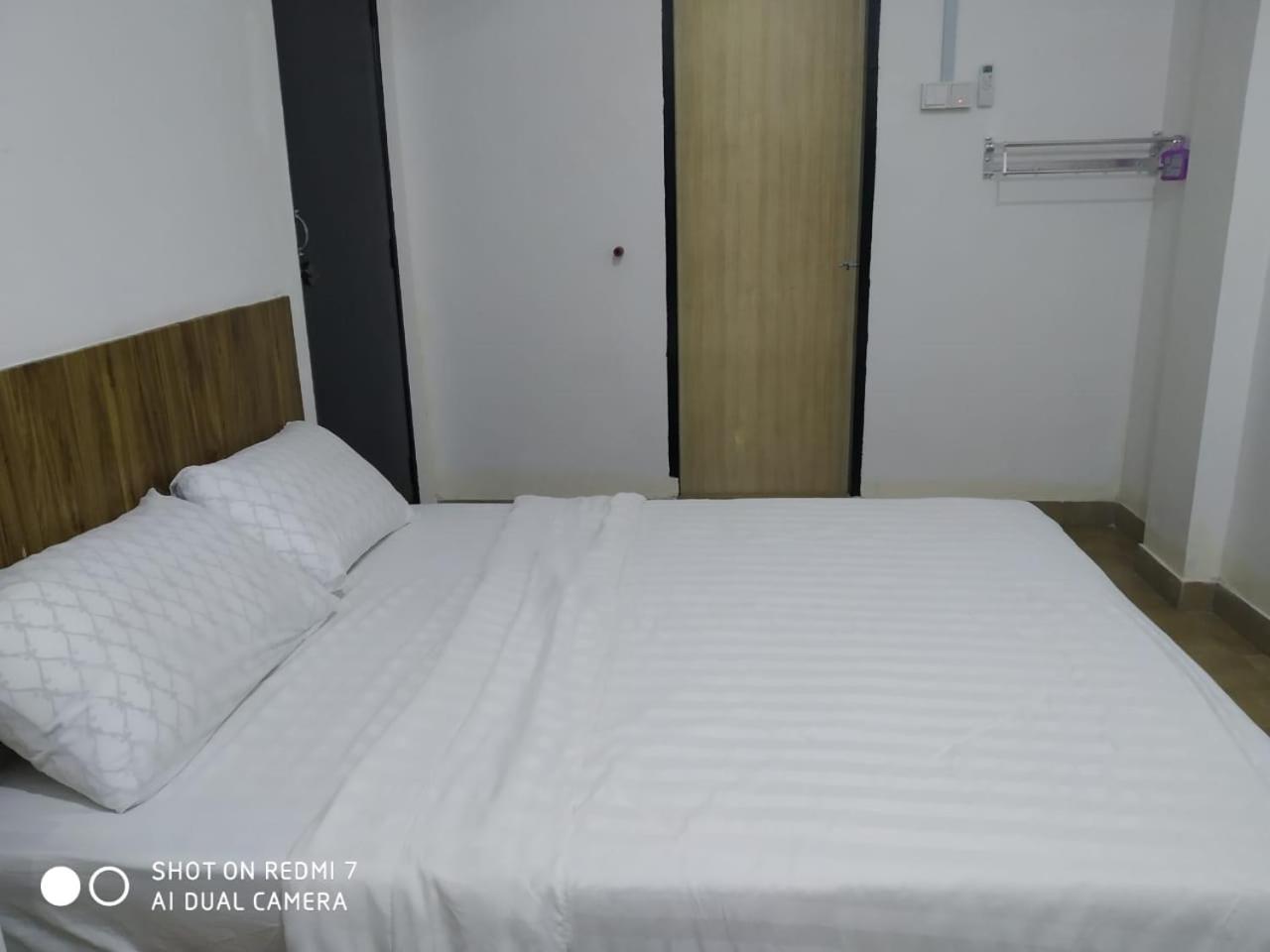 Queen Room photo 1
