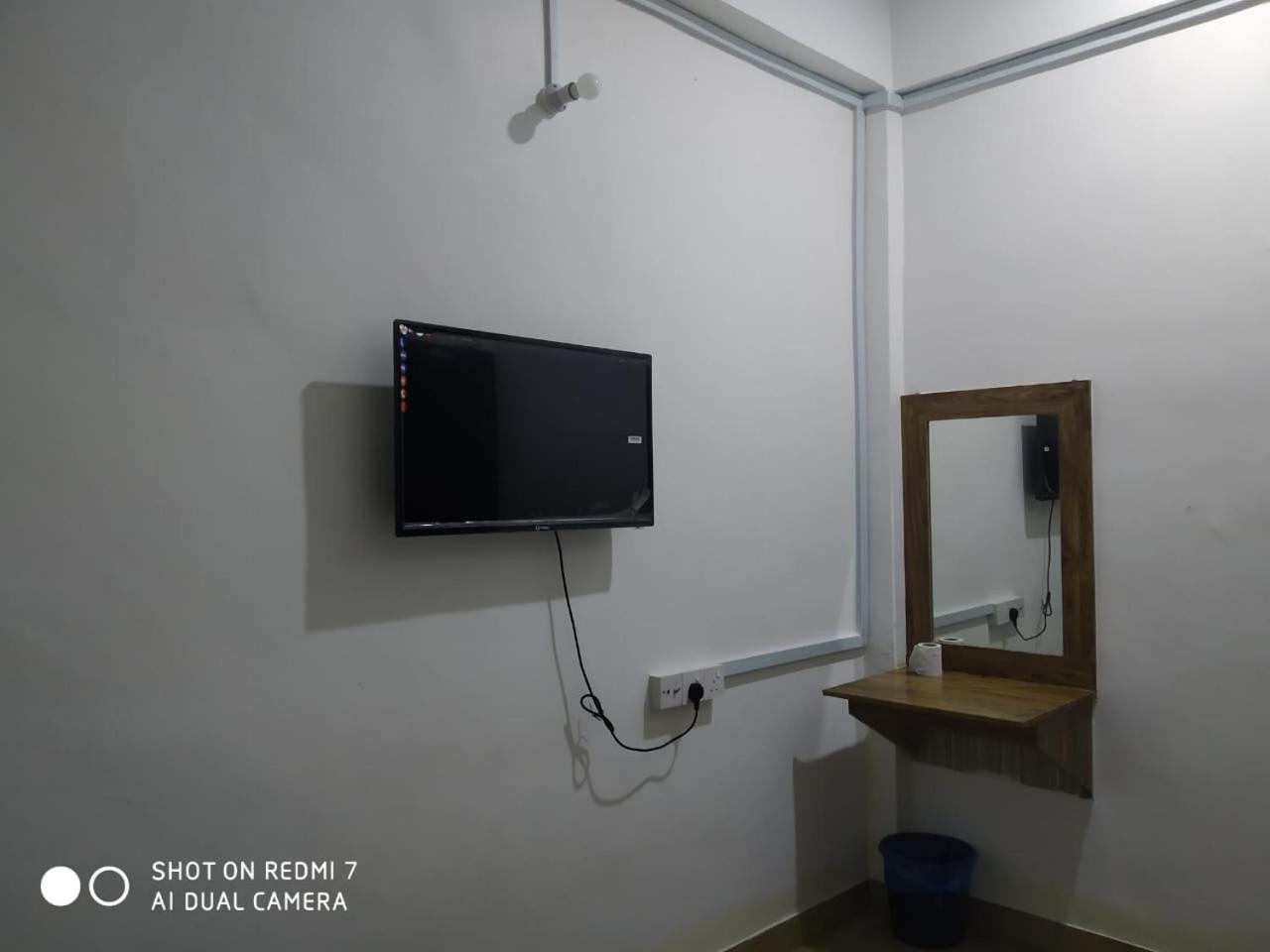 Queen Room photo 2