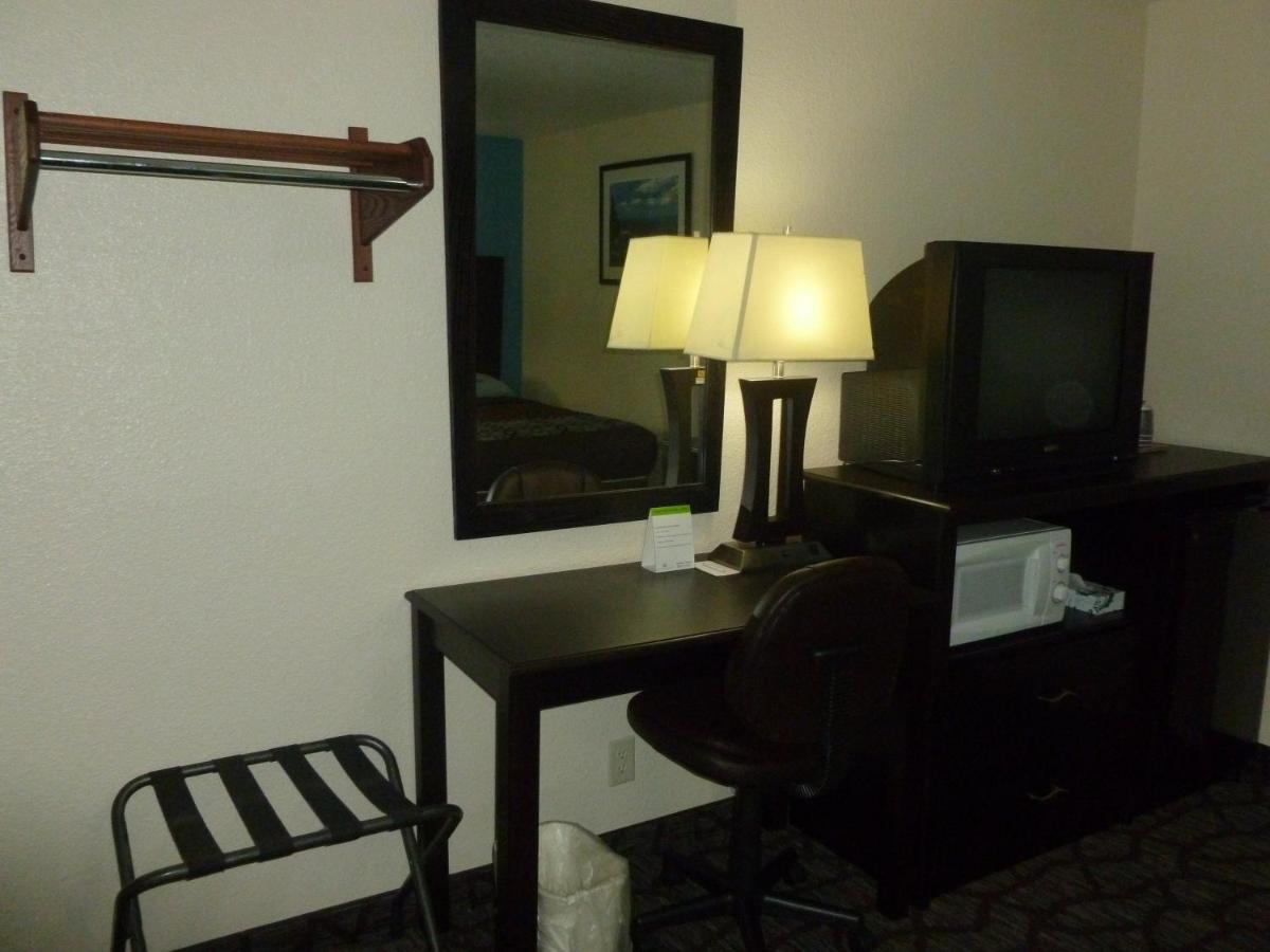 Double Room with Two Double Beds photo 2