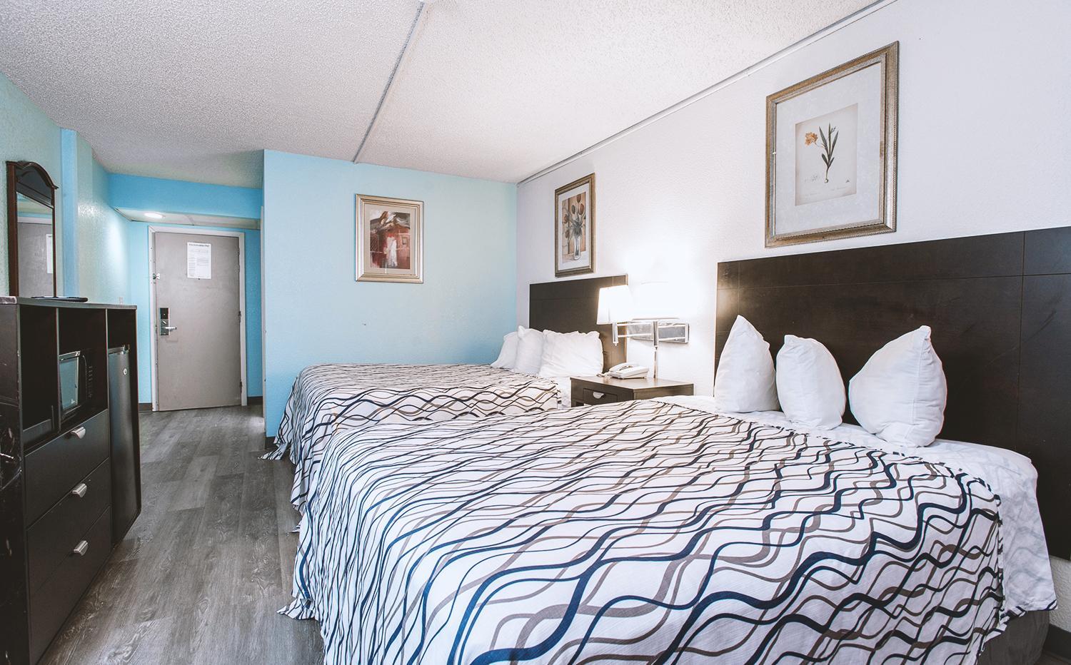 Deluxe Queen Room With Two Queen Beds