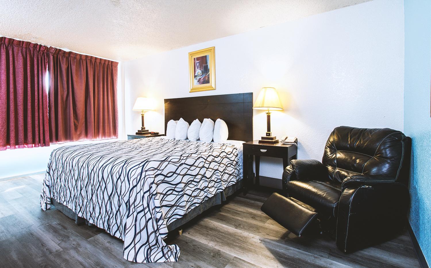 Deluxe King Suite