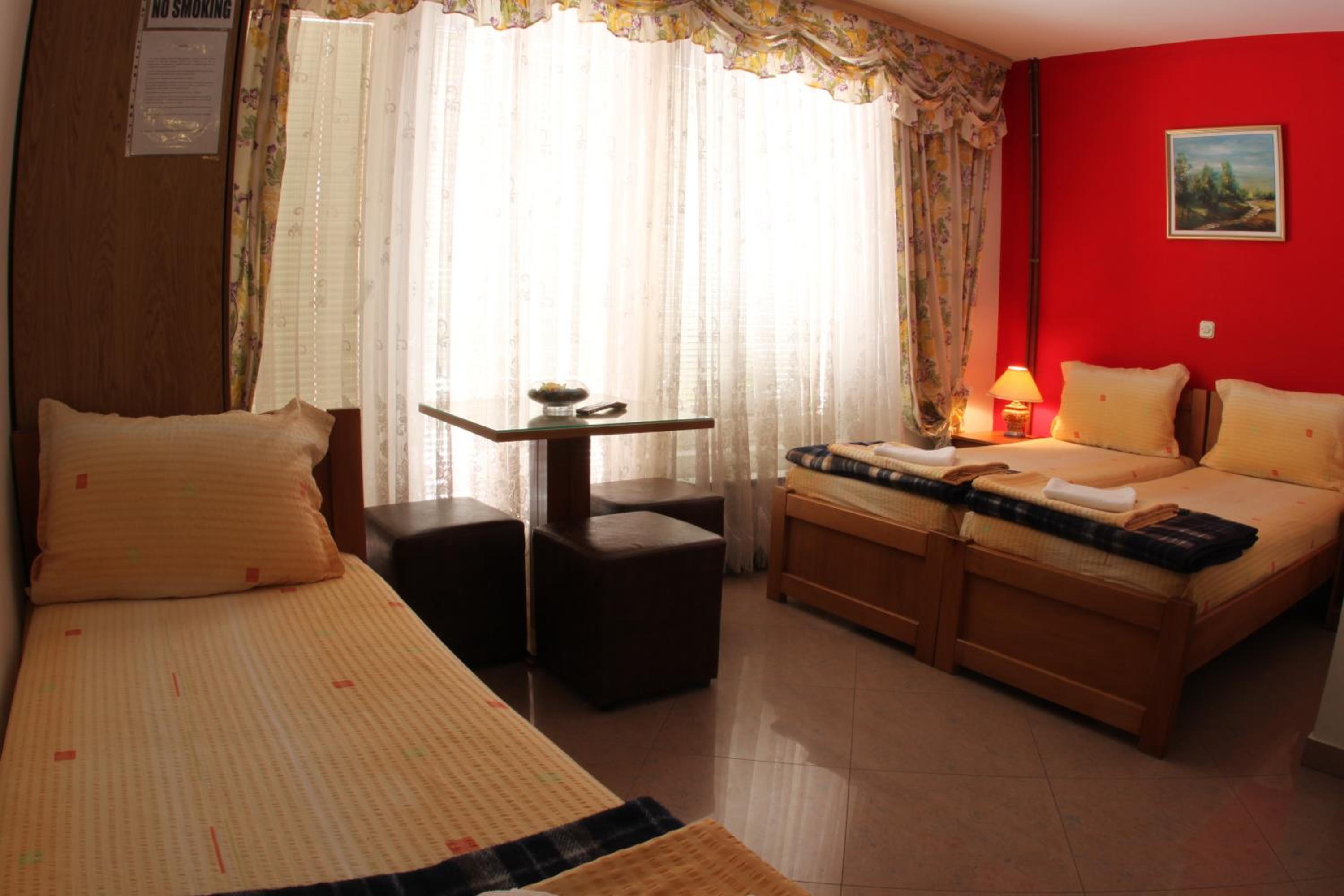 Studio (3 Adults)