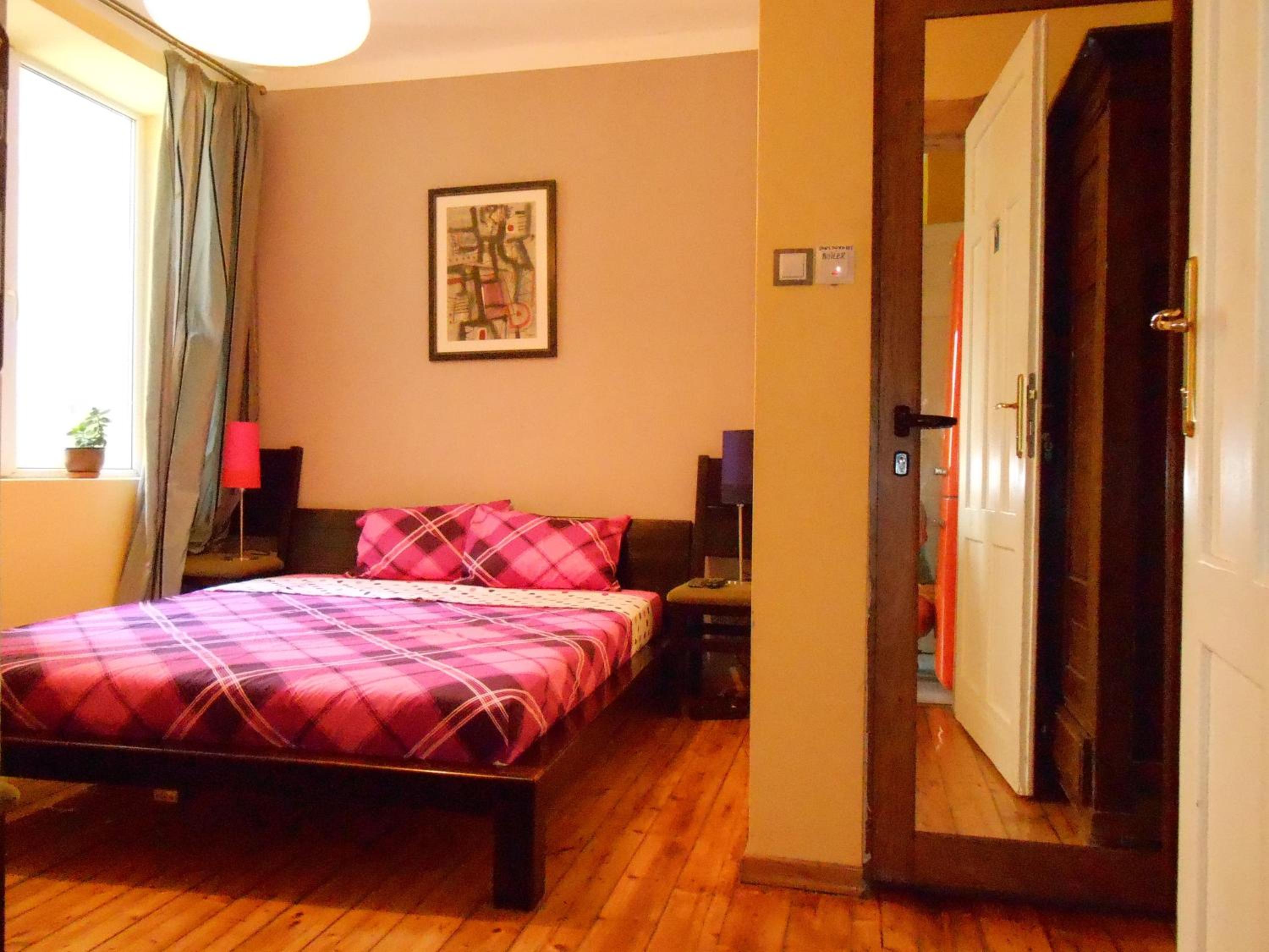 Double Room with Private Bathroom - Photo 9