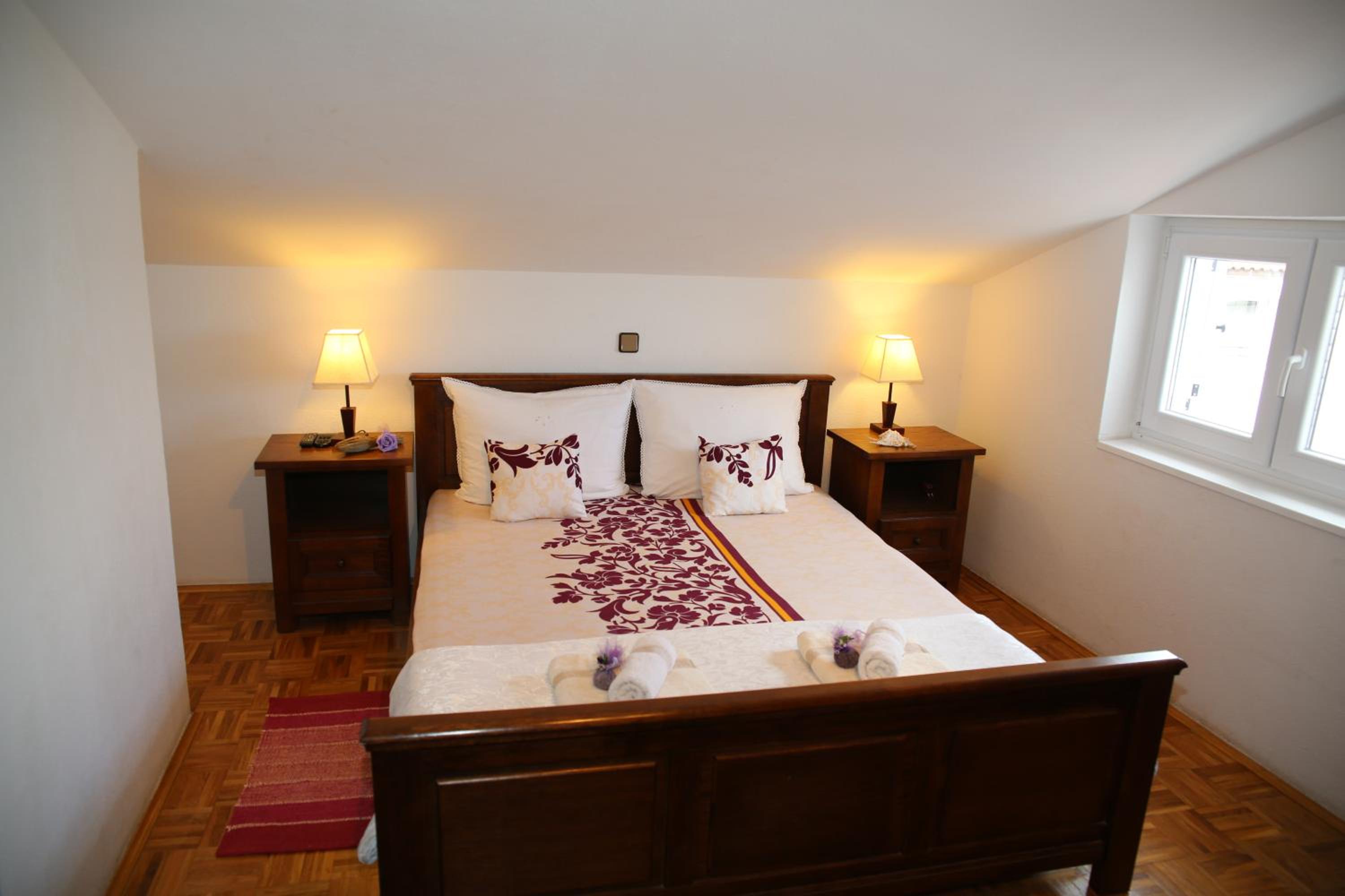 Two-Bedroom Apartment with Balcony and Sea View - Photo 2