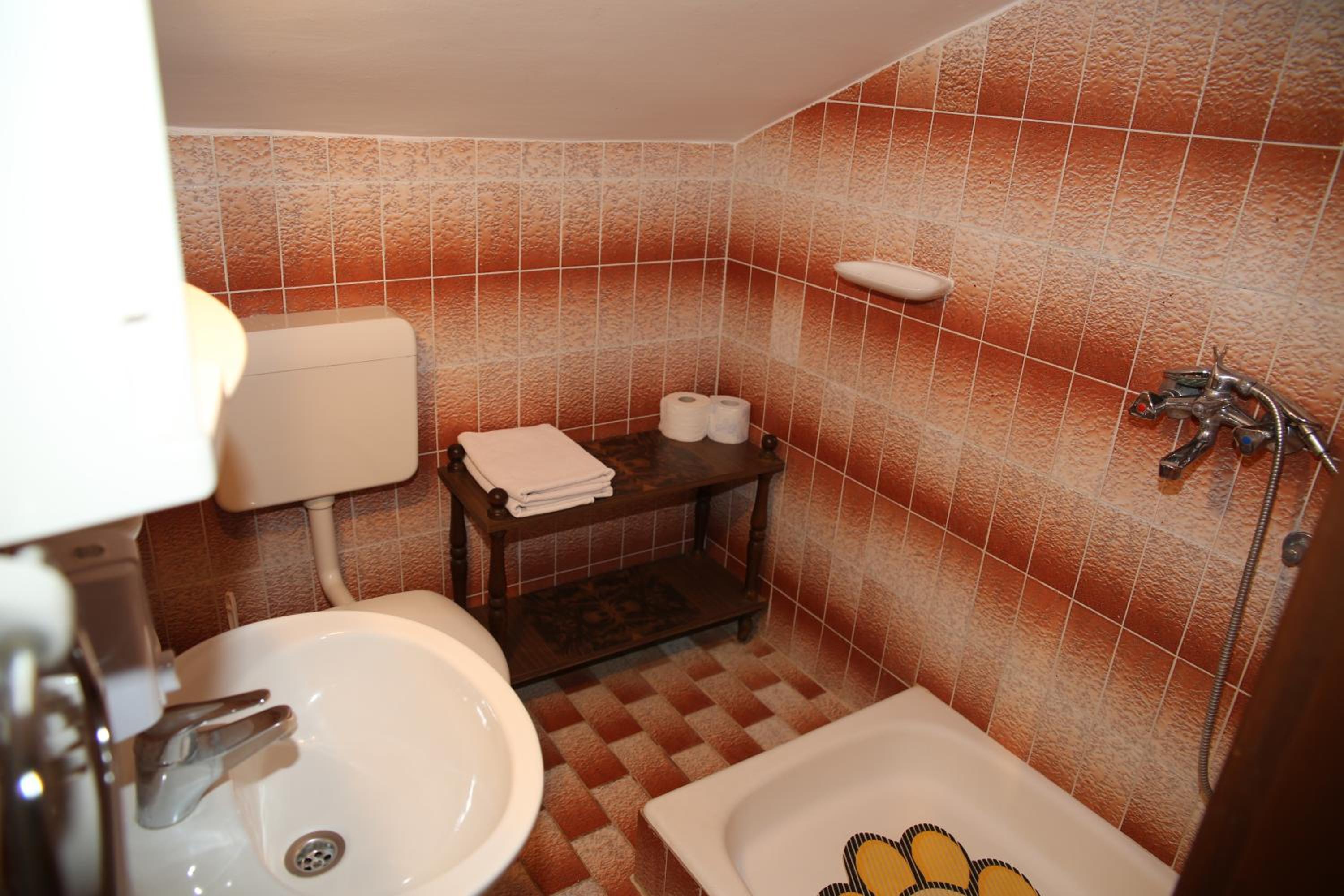 Two-Bedroom Apartment with Balcony and Sea View - Photo 9
